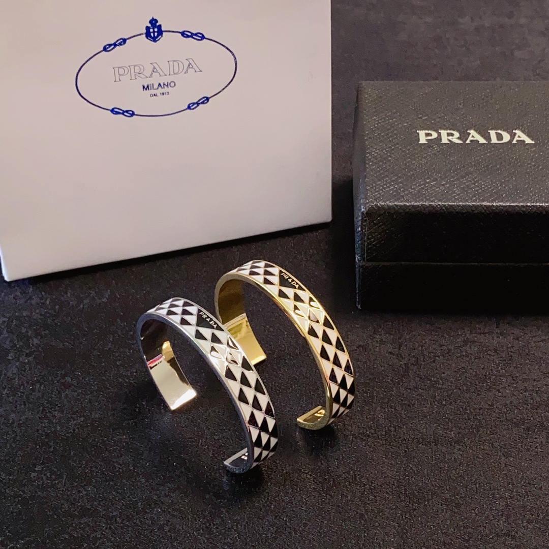 “Prada Zirada: High-Level Black-and-White Triangler Bling with Fine Craft and High Price” - 图片 9
