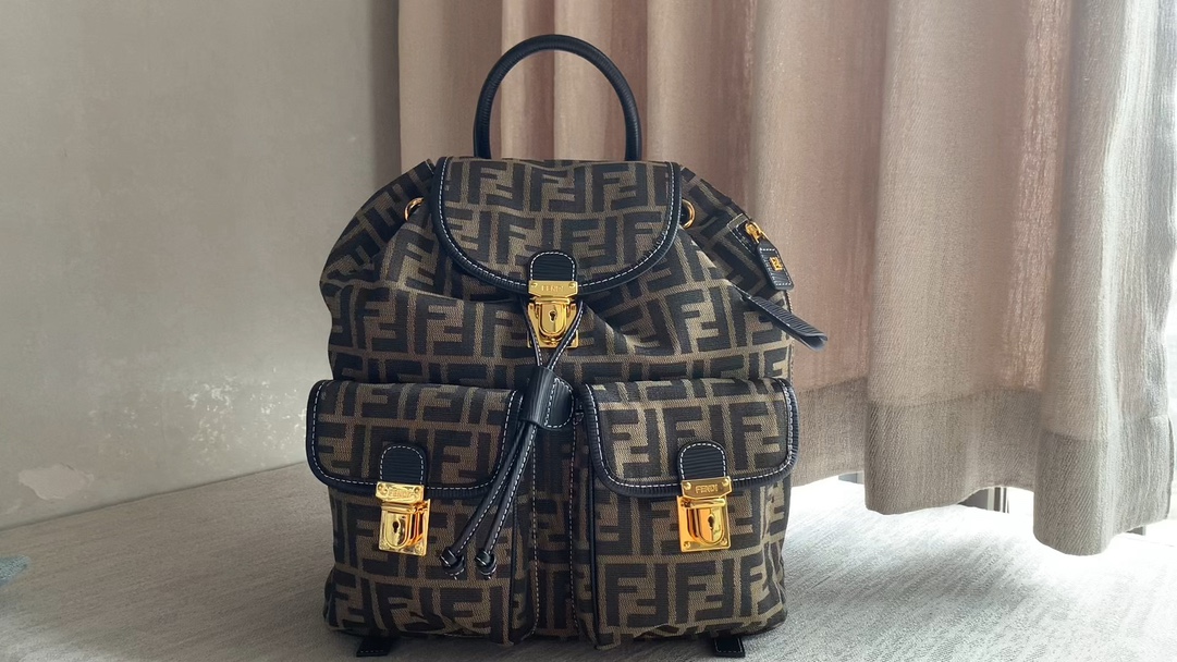 Fendi [Mid-hand backpack] Presbyopia F1423