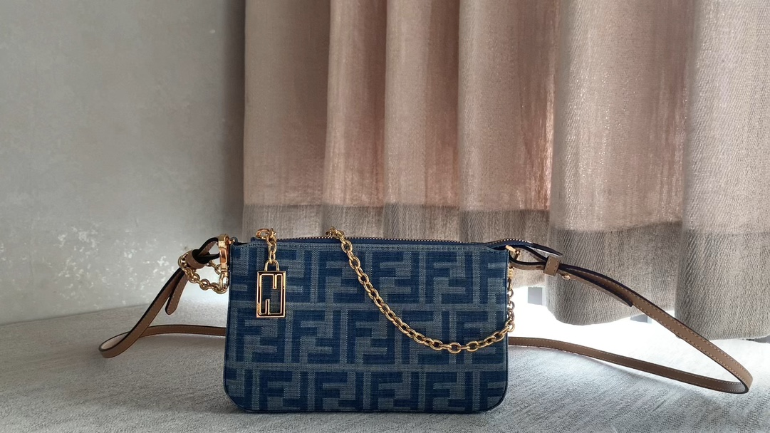 Fendi [Baguette Clutch] Light Blue Denim
