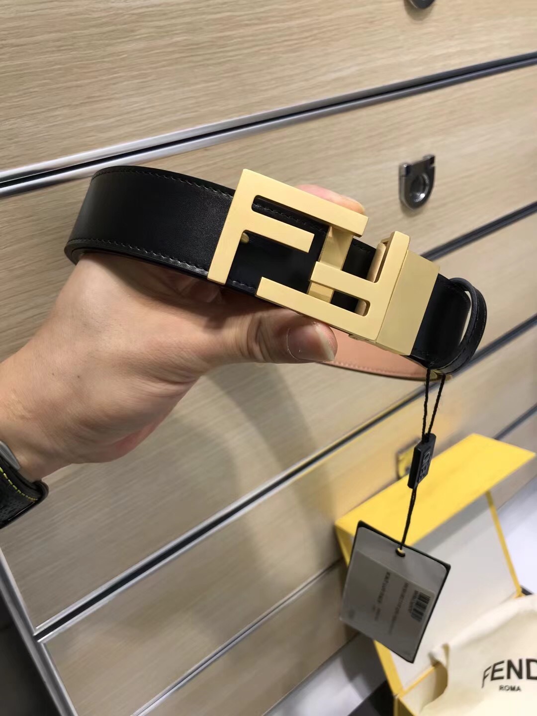 NO:139273,Delivery counter packaging, punching needle, new model FD width 35 MM supports NFC chip scanning, logo shaped belt, original glossy inter-textured F rivet buckle, imported original black grained calfskin made with original presbyopia, gold-plated surface metal products, quality assurance, non-market currency!  , belt, cowhide, gold plating19860909配送专柜包装 打孔针  新款 FD 宽35 MM 支持NFC 芯片扫描,标志造型皮带,原版亮面间纹F铆钉扣,进口原版 黑色粒面小牛皮配原版老花制成,镀金表面金属制品,品质保证,非市场通货！,皮带,cowhide,gold plating,Belt