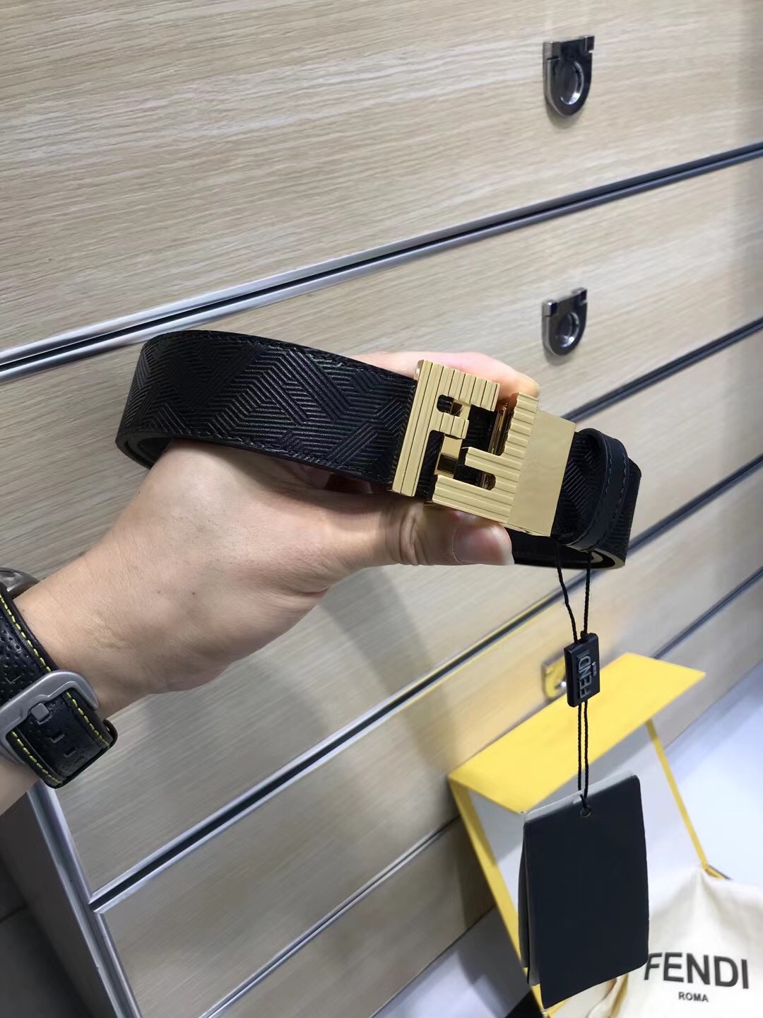 NO:139269,Delivery counter packaging, punching needle, new FD width 35 MM supports NFC chip scanning, logo shaped belt, original glossy inter-textured F rivet buckle, imported original black calfskin with original embossing, gold-plated surface metal products, quality assurance, non-market currency!  , belt, cowhide, gold plating19860909配送专柜包装 打孔针  新款 FD 宽35 MM 支持NFC 芯片扫描,标志造型皮带,原版亮面间纹F铆钉扣,进口原版黑色小牛皮配原版压花制成,镀金表面金属制品,品质保证,非市场通货！,皮带,cowhide,gold plating,Belt