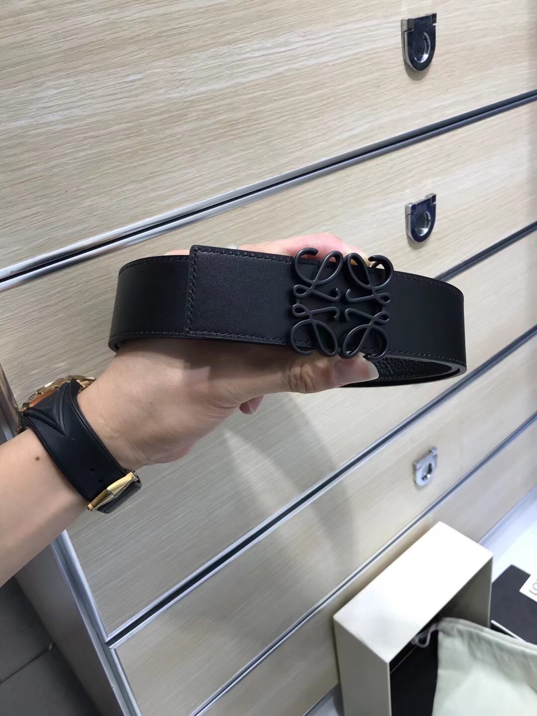 NO:139282,Delivery counter packaging, punching needle, new LOW width 38 MM supports NFC chip scanning, logo shaped belt, imported original lychee pattern with black calfskin pattern, gold-plated surface metal products, quality assurance, non-market currency!  , belt, cowhide, gold plating19860909配送专柜包装 打孔针  新款 LOW 宽38 MM 支持NFC 芯片扫描,标志造型皮带,进口原版荔枝纹配黑色小牛皮纹制成,镀金表面金属制品,品质保证,非市场通货！,皮带,cowhide,gold plating,Belt