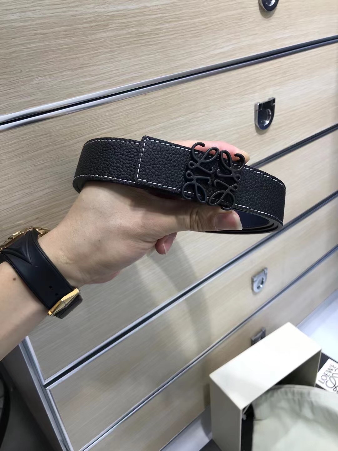 NO:139278,Delivery counter packaging, punching needle, new LOW width 32 MM supports NFC chip scanning, logo shaped belt, imported original lychee pattern with navy blue calfskin pattern, gold-plated surface metal products, quality assurance, non-market currency!  , belt, cowhide, gold plating19860909配送专柜包装 打孔针  新款 LOW 宽32 MM 支持NFC 芯片扫描,标志造型皮带,进口原版荔枝纹配藏蓝色小牛皮纹制成,镀金表面金属制品,品质保证,非市场通货！,皮带,cowhide,gold plating,Belt