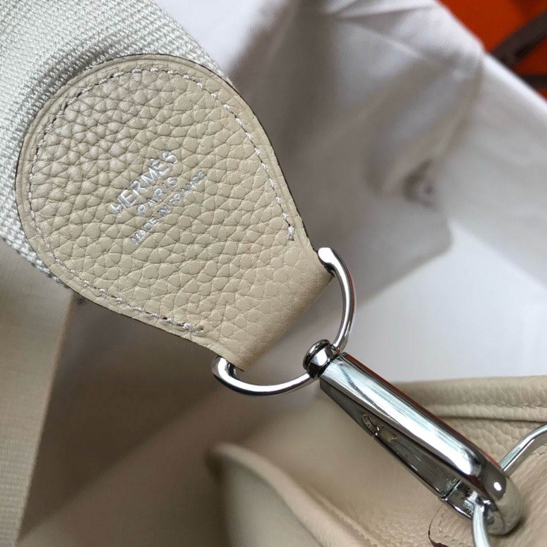 Hermès Evelyne 28cm Togoレザーショルダーバッグ