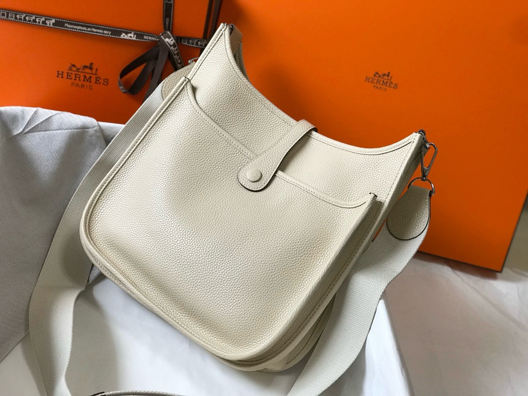 Hermès Evelyne 28cm Togoレザーショルダーバッグ