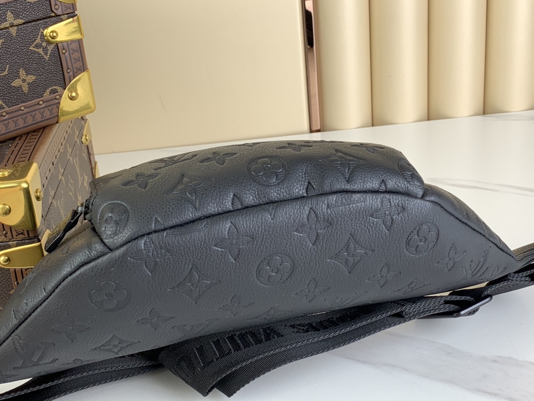 Louis Vuitton Monogram Shadow 腰包皮带,lv,包 4