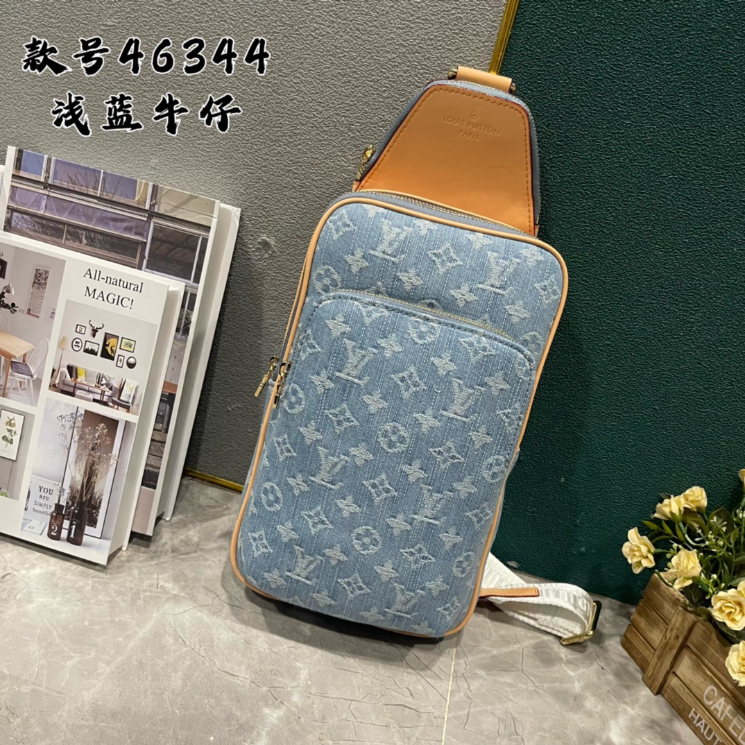 Louis Vuitton LV Avenue Crossbody & Shoulder Bags Blue Light White Cotton Vintage Casual M46344