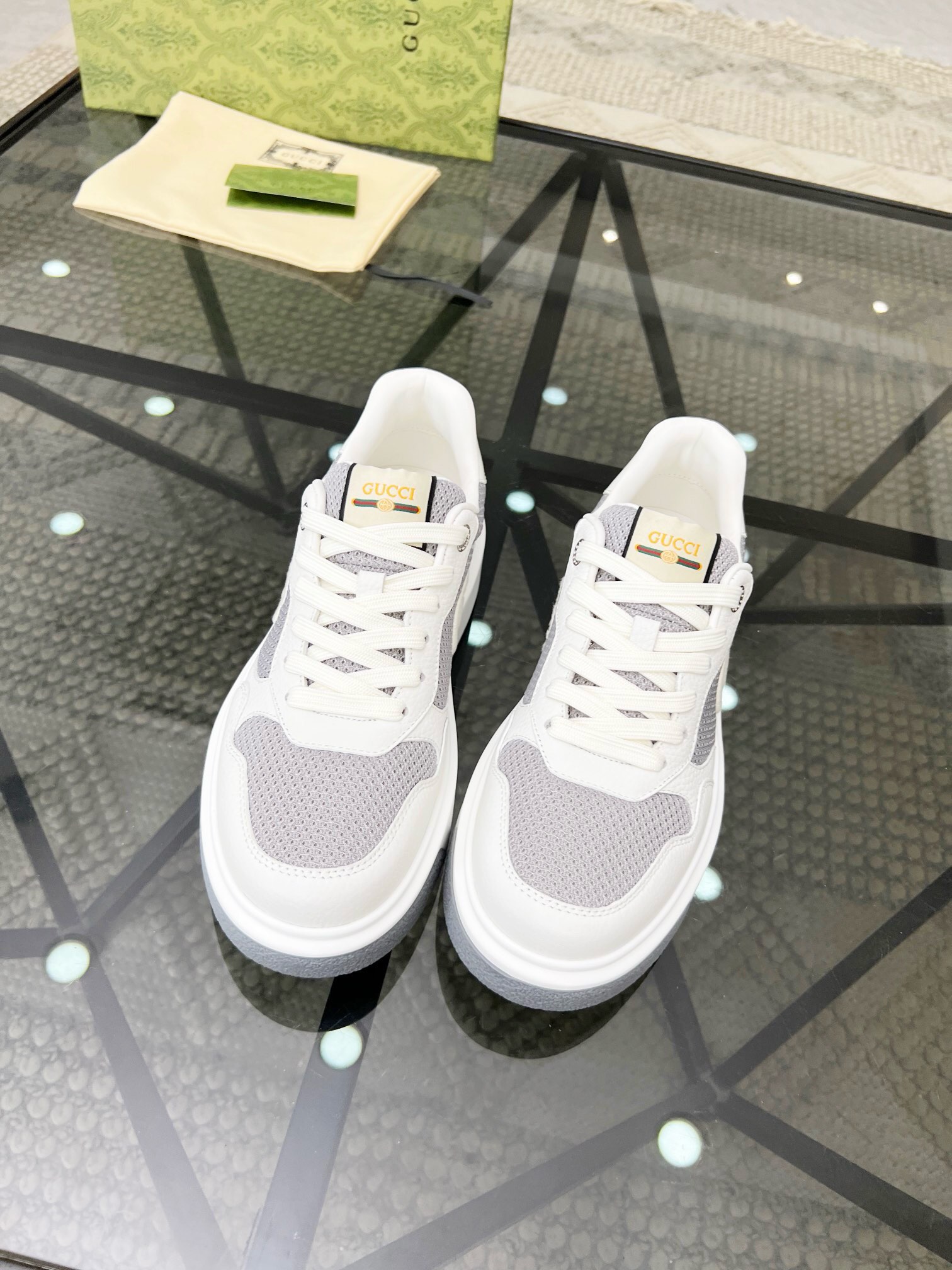 NO:218804,Brand G U C C I color original color matching Number of 38-44 Customized 45 Price Material Guqi counter synchronizes new casual shoes!  High quality Top version 1:1 made fashionable and trendy details impeccable with imported calfskin made of soft and comfortable cowhide inner foot feeling comfortable and superior quality original outsole, Guqi casual shoes, cowhide19860909品牌G U C C I 颜色原版配色 码数38-44定做45 价格 材质古奇专柜同步新品休闲鞋！高品质 顶级版本1:1制作时尚潮流细节无可挑剔采用进口小牛皮制作柔软舒适牛皮内里脚感舒适品质优越原版大底,古奇 休闲鞋,cowhide,Men's shoes