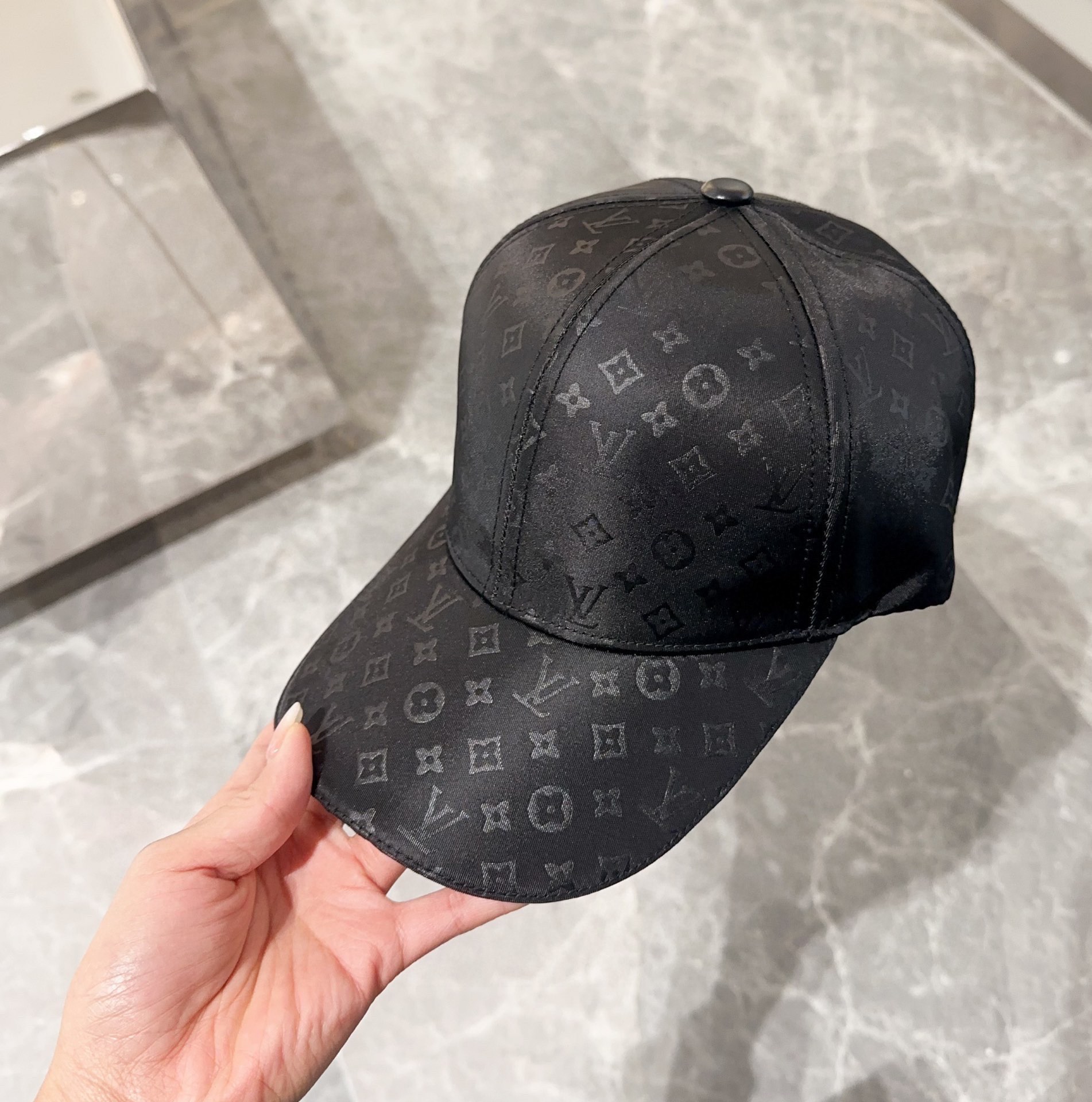 🧢路易威登 LV，可以戴N多年的款式，时尚高端