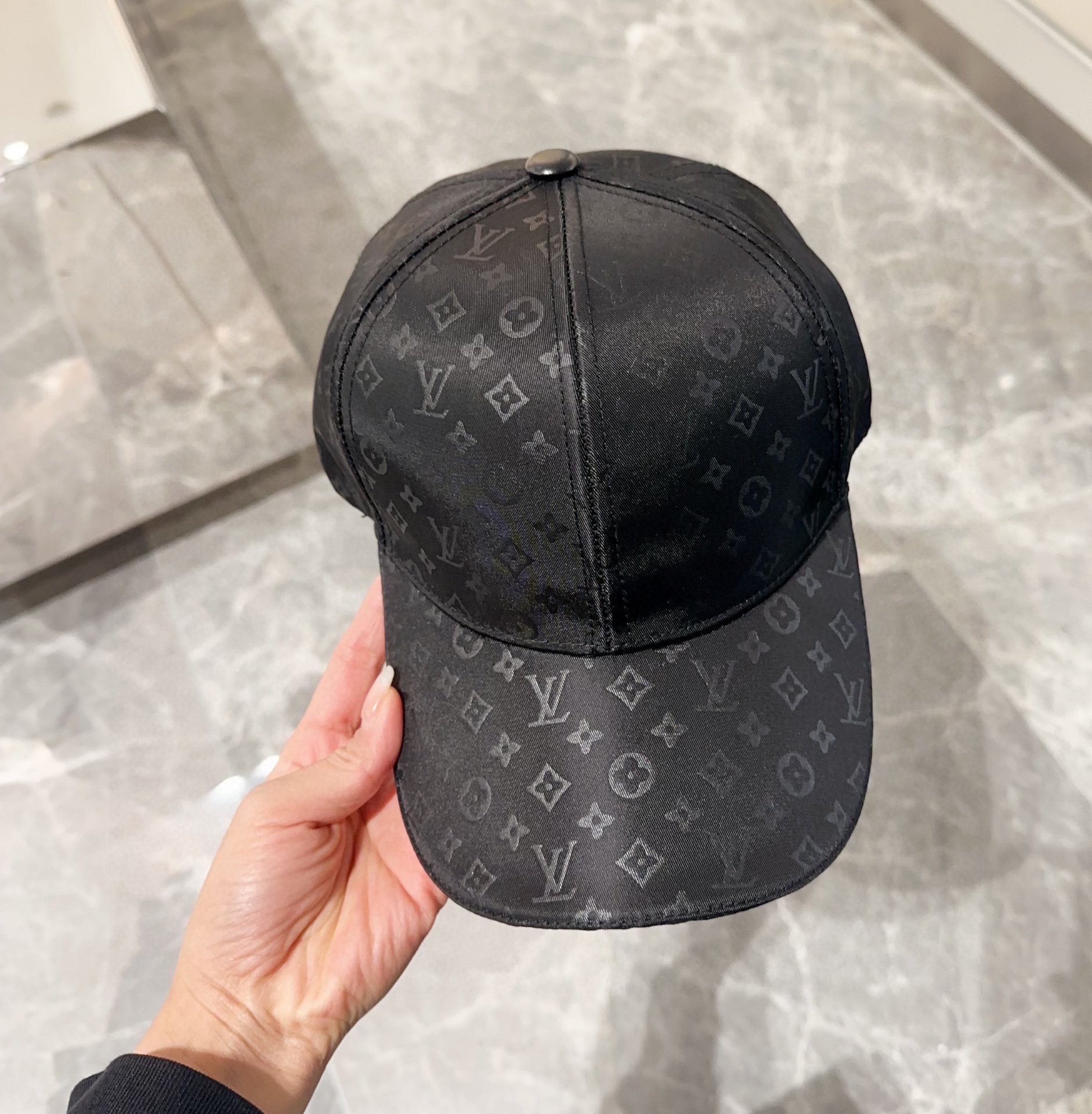 🧢路易威登 LV，可以戴N多年的款式，时尚高端