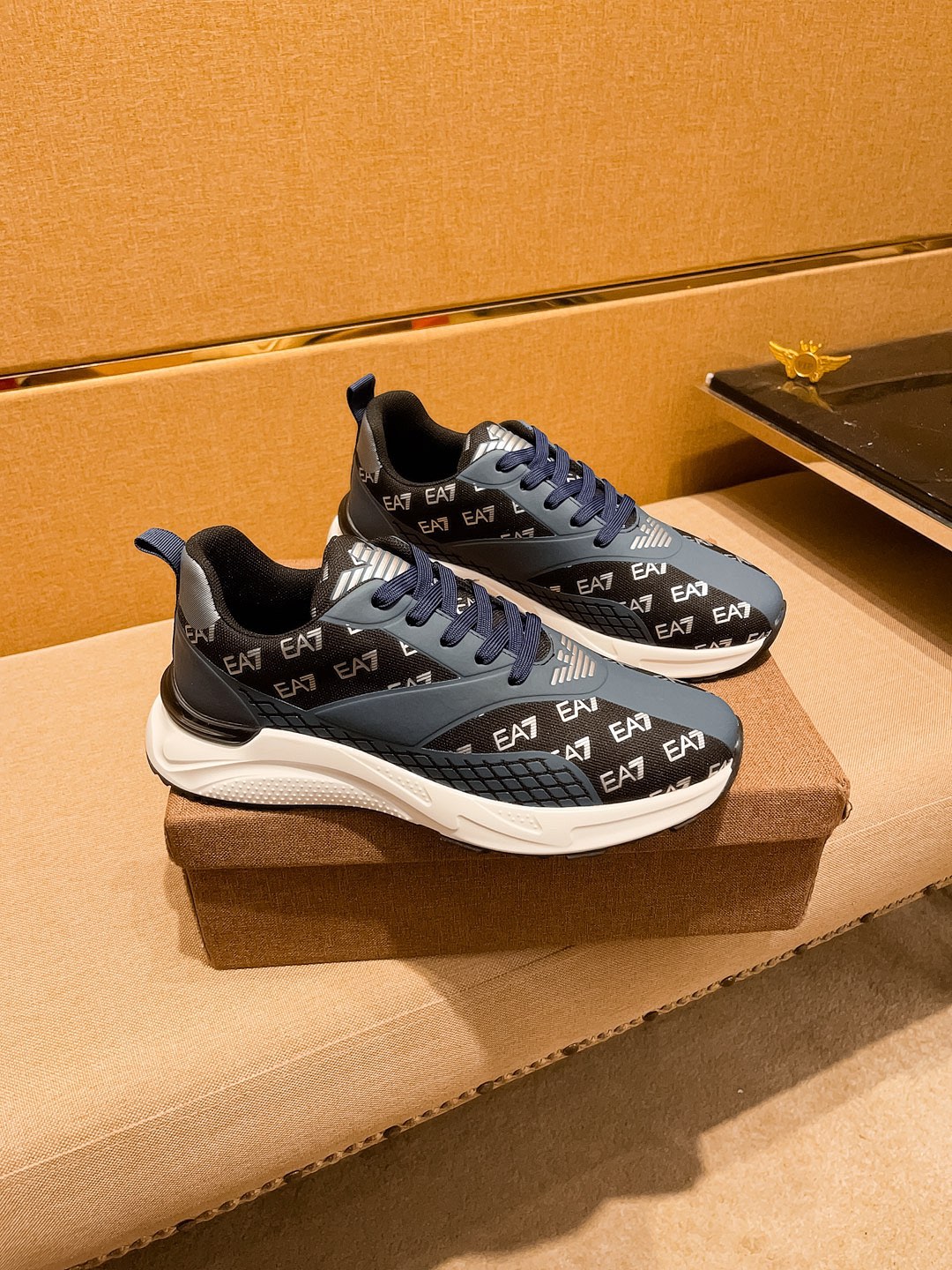 NO:274617,[Armani] High-end Men's Shoes Brand Official Website 11's latest masterpiece upper is made of Italian official website original special technology fabric with original comfortable breathable inner lining original designated anti-slip sole making walking more convenient and comfortable!  Exclusive new style, amazing work, beautiful 11 ​​replica [color] compared to the official quality!  Create a fashionable personality to set off your uniqueness!  Must-have for trendy men!, Size: 38-44. Color. Multi-color is available, Armani19860909【阿玛尼】男鞋高端品牌 官网11最新力作鞋面采用意大利官网原版专用科技布面料搭配原版舒适透气内里原版指定防滑大底制作让行走更加便捷舒适！独家新款,惊世之作,与官方的质量相比美的11复刻[色]！打造时尚个性衬托你的与众不同！潮男必备! ,尺码:38－44.颜色. 多色可选,,armani,Men's shoes