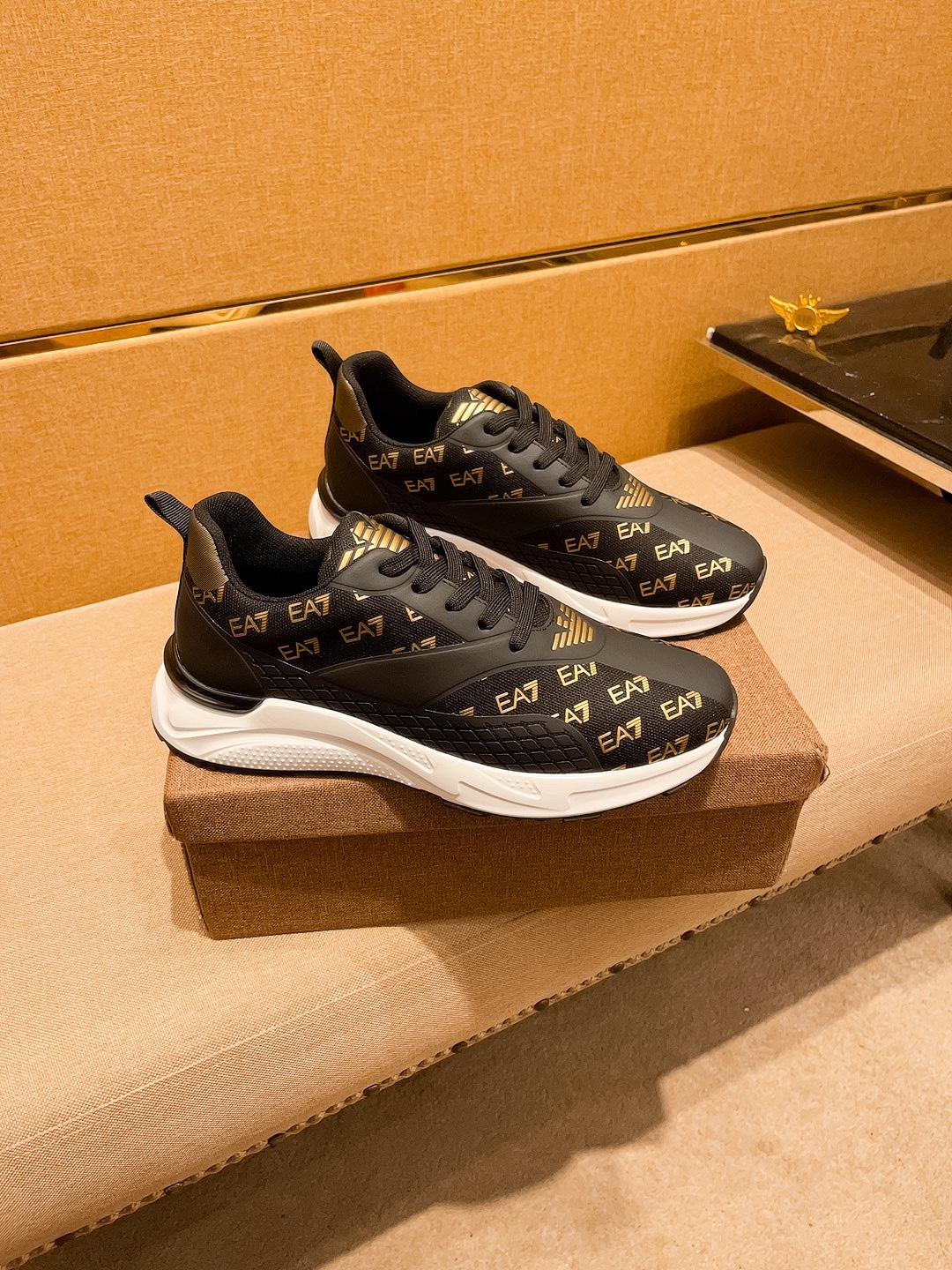 NO:357222,[Armani] High-end Men's Shoes Brand Official Website 11's latest masterpiece upper is made of Italian official website original special technology fabric with original comfortable breathable inner lining original designated anti-slip sole making walking more convenient and comfortable!  Exclusive new style, amazing work, beautiful 11 ​​replica [color] compared to the official quality!  Create a fashionable personality to set off your uniqueness!  Must-have for trendy men!, Size: 38-44. Color. Multi-color is available, Armani19860909【阿玛尼】男鞋高端品牌 官网11最新力作鞋面采用意大利官网原版专用科技布面料搭配原版舒适透气内里原版指定防滑大底制作让行走更加便捷舒适！独家新款,惊世之作,与官方的质量相比美的11复刻[色]！打造时尚个性衬托你的与众不同！潮男必备! ,尺码:38－44.颜色. 多色可选,,armani,Men's shoes