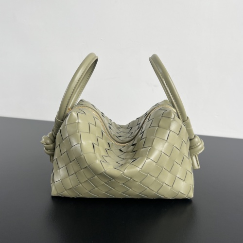 Bottega Veneta Loop Bag: Convertible, Stylish & Versatile Camera Bag 1 Bottega Veneta Loop Bag: Convertible, Stylish & Versatile Camera Bag