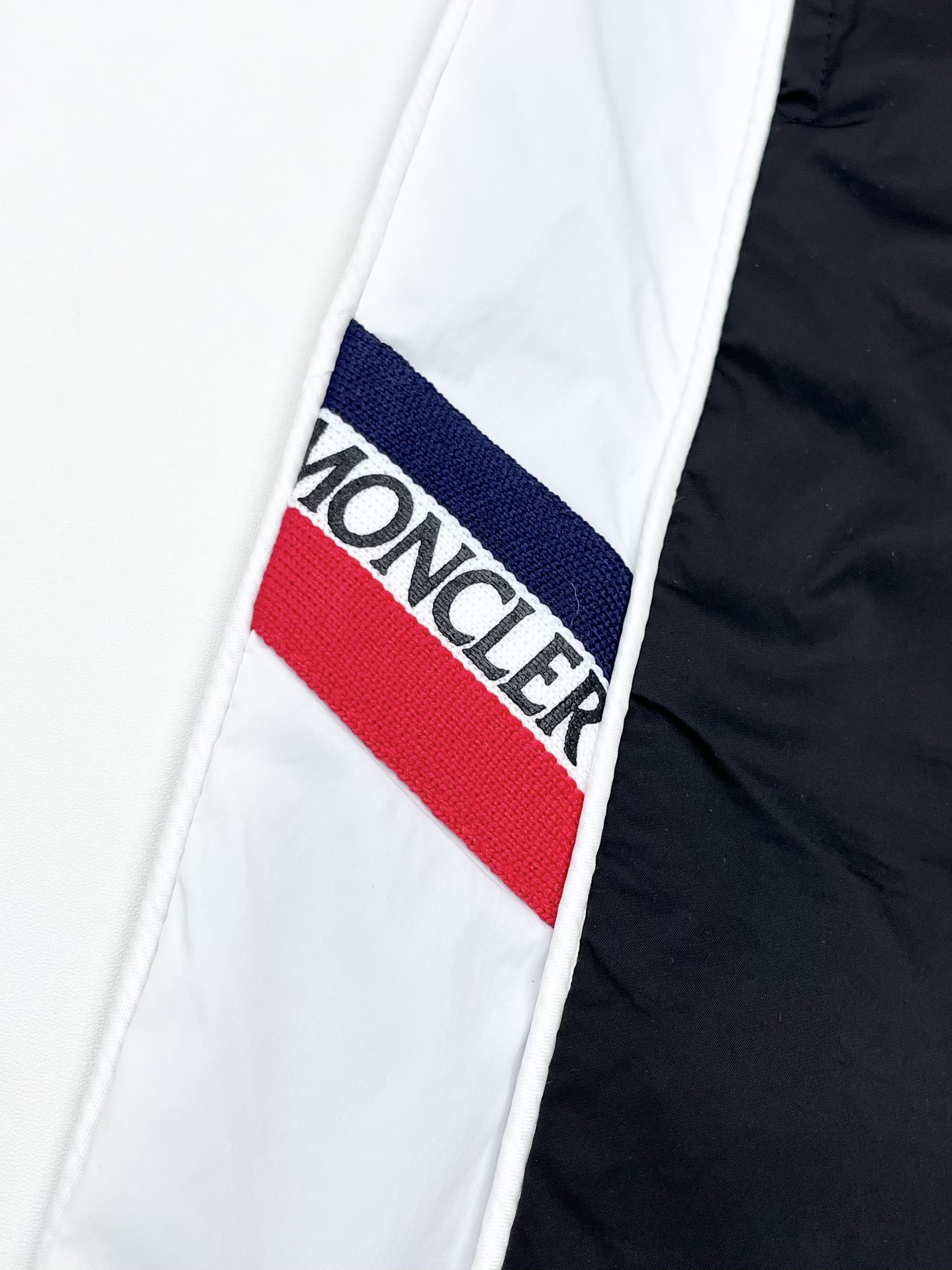 Moncler*2024夏季新款短裤定制速干面料质感软糯顺滑面料舒服透气上身又轻便内里有内衬防静电即使体