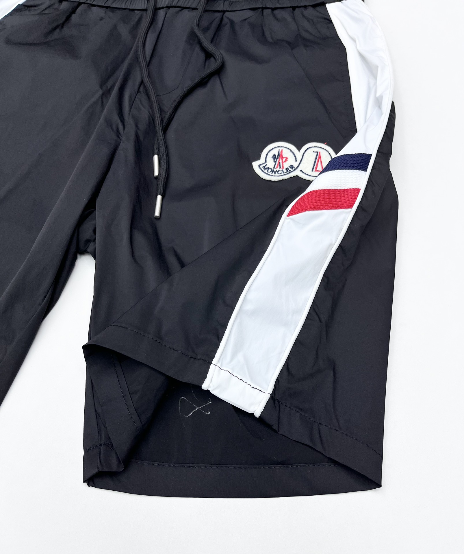 Moncler*2024夏季新款短裤定制速干面料质感软糯顺滑面料舒服透气上身又轻便内里有内衬防静电即使体