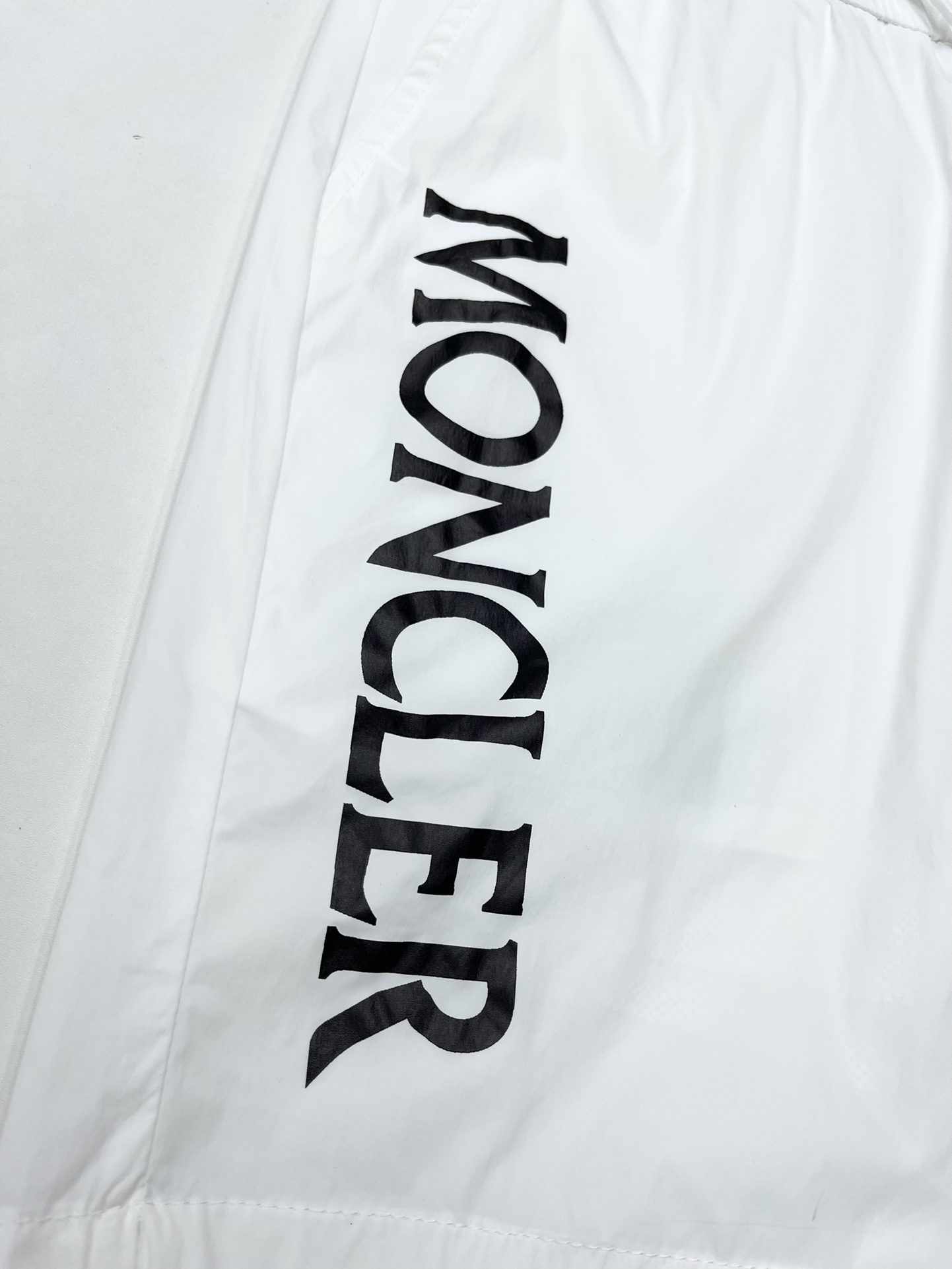 Moncler*2024夏季新款短裤定制速干面料质感软糯顺滑面料舒服透气上身又轻便内里有内衬防静电即使体