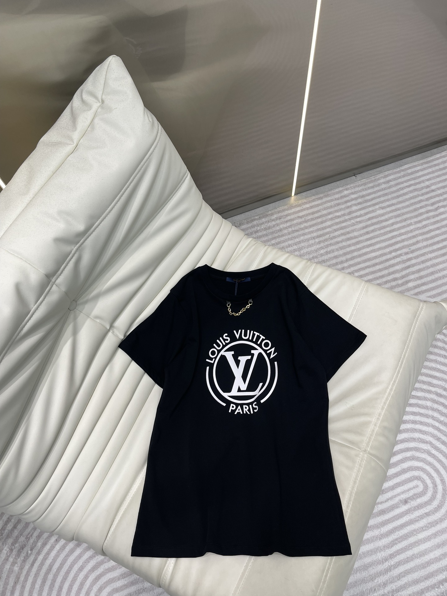 Nep goedkoop beste online
 Louis Vuitton Kleding T-Shirt Zwart Afdrukken Lente/Zomercollectie Korte mouw AA23988250