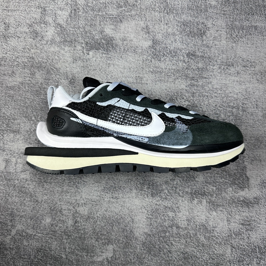 Sacai x NK VaporWaffle 3.0