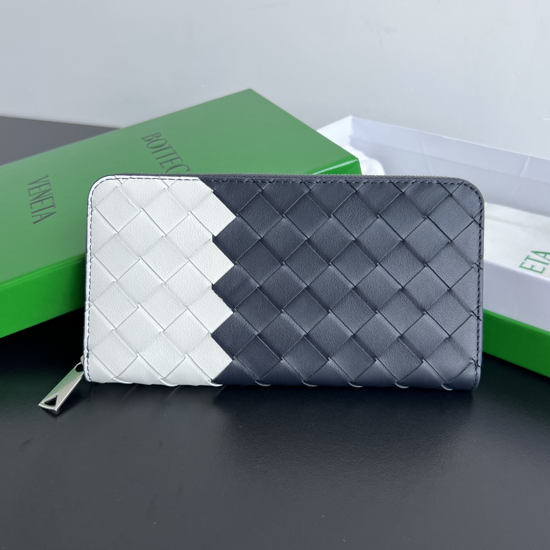 NO:673045,#Bv Men's Woven Wallet 749427 Made of classic woven cowhide, soft, comfortable and textured. The detailed interior partition design and high-quality lining material ensure the durability and neatness of the wallet. It can store cash/cards and other small items. It is very practical. It is enough to take it with you when you go out. This wallet is definitely your best choice, size 19x10x2, BV, bottega veneta, wallets, cowhide19860909#Bv 男士编织钱包 749427 经典编织牛皮制成 柔软舒适 有质感 内部细致的分隔设计和高品质的内衬材料,确保了钱包的耐用性和整齐有序,可以存放现金/卡片 和其他小物品,非常的实用 出门带上它足够 这款钱包绝对是您的最佳选择 ,尺寸19x10x2,BV,bottega veneta,wallets,cowhide,欧美剧