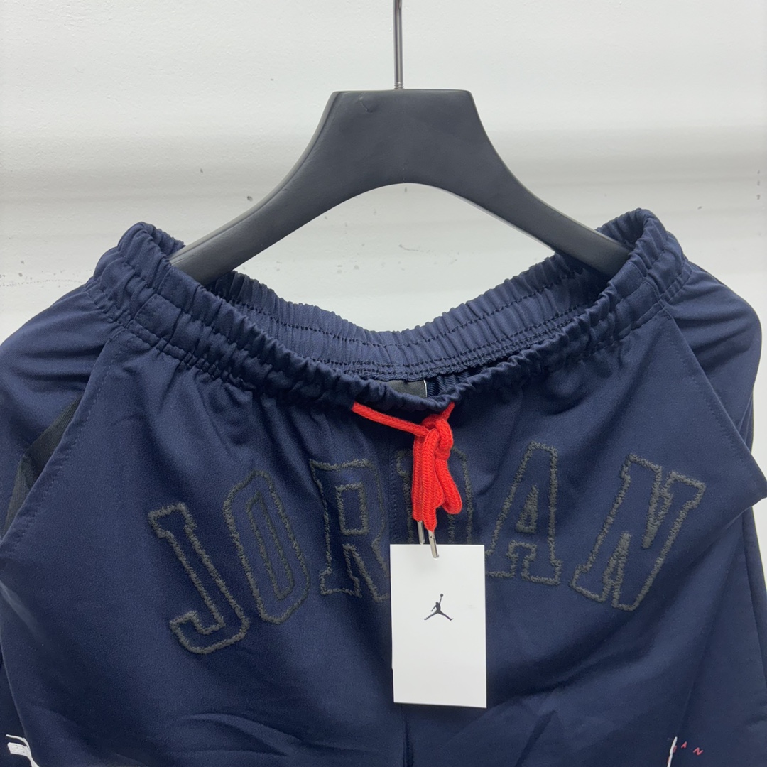 Jordan’s New Summer Letter-Printed Couple Shorts: Stylish, Cozy, and Perfect for Men and Women - 图片 3