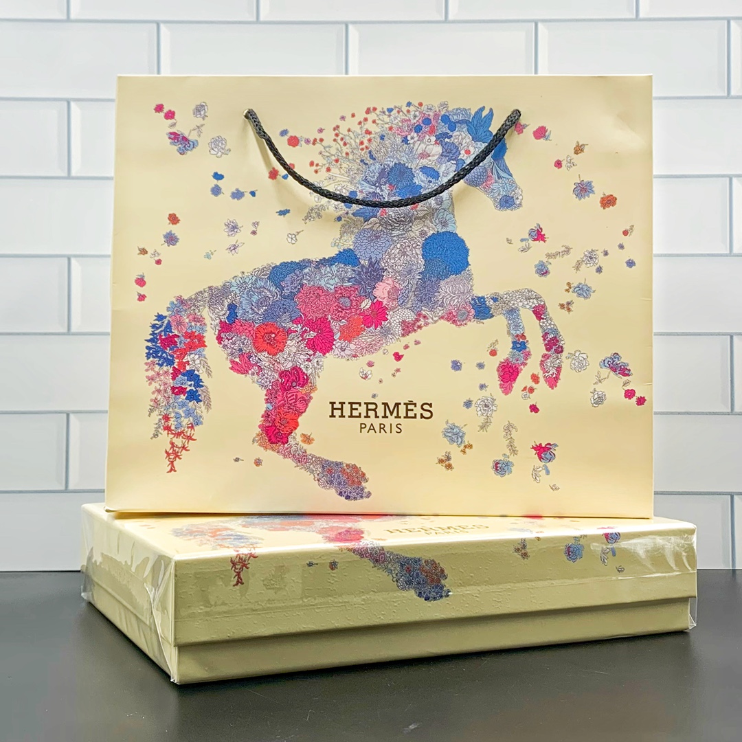 Hermes Terre d'Hermès 4-Piece Set: Body Lotion, Shower Gel, Perfume & Scarf 4 i1718637123 8593 2