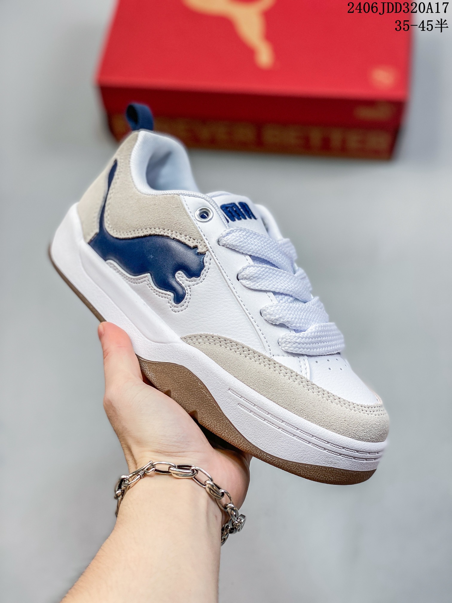 💰100
彪马 PUMA 180 时尚增高显腿细 彪马全新面包鞋厚底百搭板鞋，面包鞋是整个2022年最具人气的鞋型之一，今年仍将是鞋圈主力。近日，PUMA彪马推出了一款全新造型的面包鞋，命名为PUMA-180，全新的PUMA 180面包鞋以自家90年代的Archive鞋款为灵感进行设计，融合了滑板文化的精髓，低饱和度配色十分百搭，鞋面的3M反光细节、鞋带孔等细节设计也别具一格。采用厚实的填充及圆润的造型，上脚十分可爱，妥妥的增高显瘦神鞋。

货号：395022
码数：36-45
编码：06JDD320A17