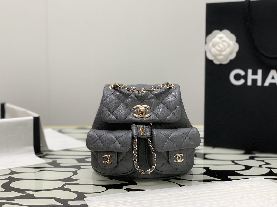 [Chanel Women