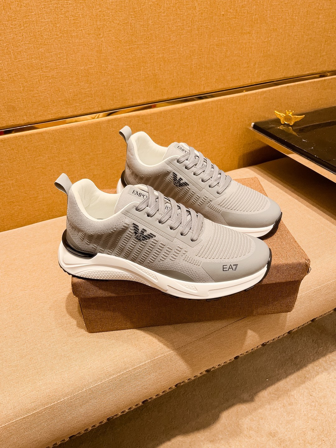 NO:347136,[Armani] High-end Men's Shoes Brand Official Website 11's latest masterpiece upper is made of Italian official website original special technology fabric with original comfortable breathable inner lining original designated anti-slip sole making walking more convenient and comfortable!  Exclusive new style, amazing work, beautiful 11 ​​replica [color] compared to the official quality!  Create a fashionable personality to set off your uniqueness!  Must-have for trendy men!, Size: 38-44. Color. Multi-color is available, Armani19860909【阿玛尼】男鞋高端品牌 官网11最新力作鞋面采用意大利官网原版专用科技布面料搭配原版舒适透气内里原版指定防滑大底制作让行走更加便捷舒适！独家新款,惊世之作,与官方的质量相比美的11复刻[色]！打造时尚个性衬托你的与众不同！潮男必备! ,尺码:38－44.颜色. 多色可选,,armani,Men's shoes