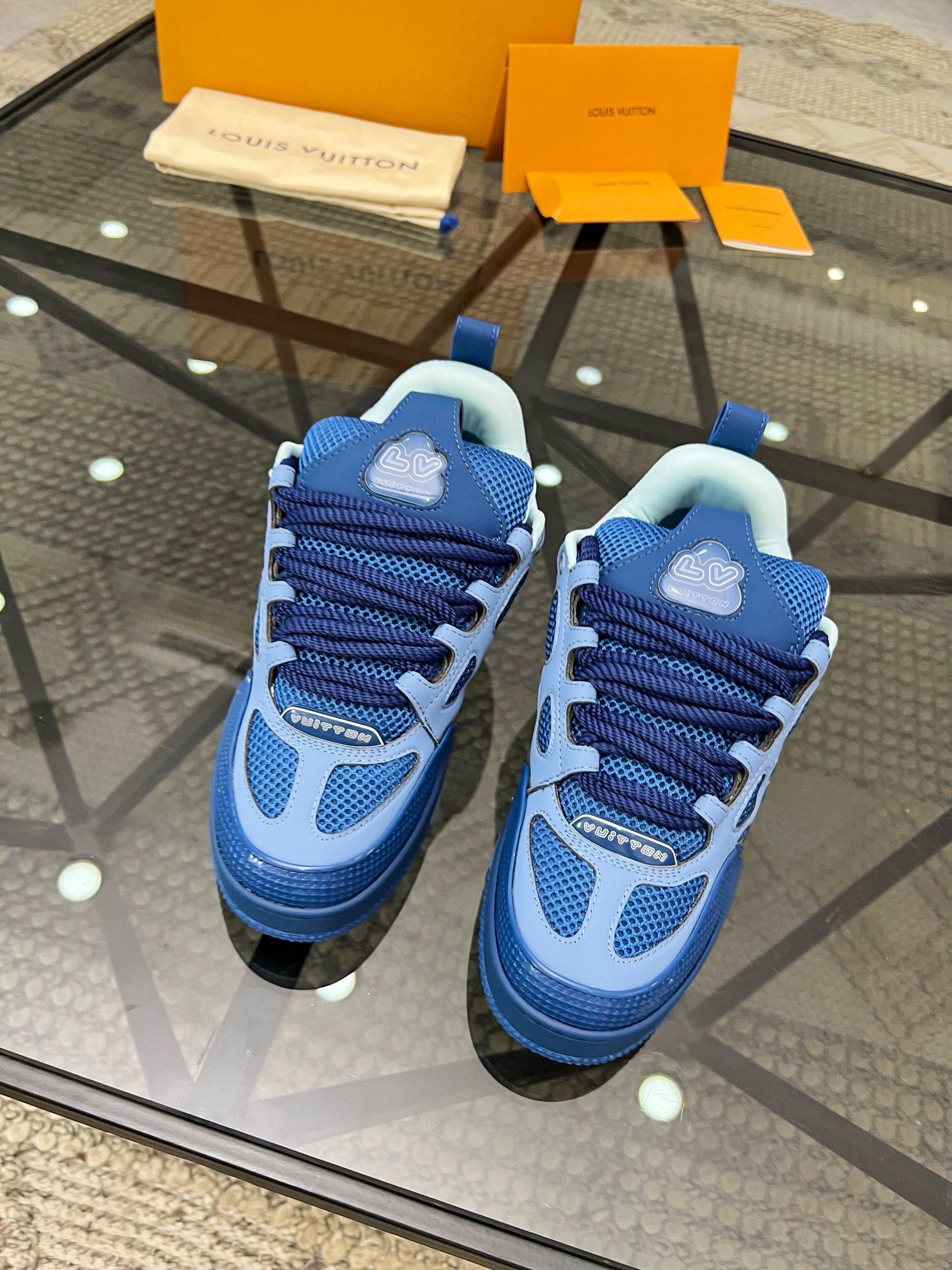 NO:218358,Brand LOUIS VUITTON original color matching code number 38-45 standard code price material Louis Vuitton new style casual shoes!  High-quality Labon craft upper adopts original cowhide washing and old craftsmanship with original material LV Comfortable breathable mesh cloth Neli mesh cloth footbed style Simple and atmospheric LV original outsole, Louis Vuitton, louis vuitton, louis vuitton, louis vuitton, louis vuitton, cowhide19860909品牌LOUIS VUITTON 颜色原版配色 码数38-45标准码 价格 材质路易威登新款 休闲鞋！高品质拉邦工艺鞋面采用原版牛皮水洗做旧工艺搭配原版材质LV 舒适透气网布内里网布垫脚版型时尚 简单大气LV原版大底,路易威登,louis vuitton,louis vuitton,louis vuitton,cowhide,Men's shoes