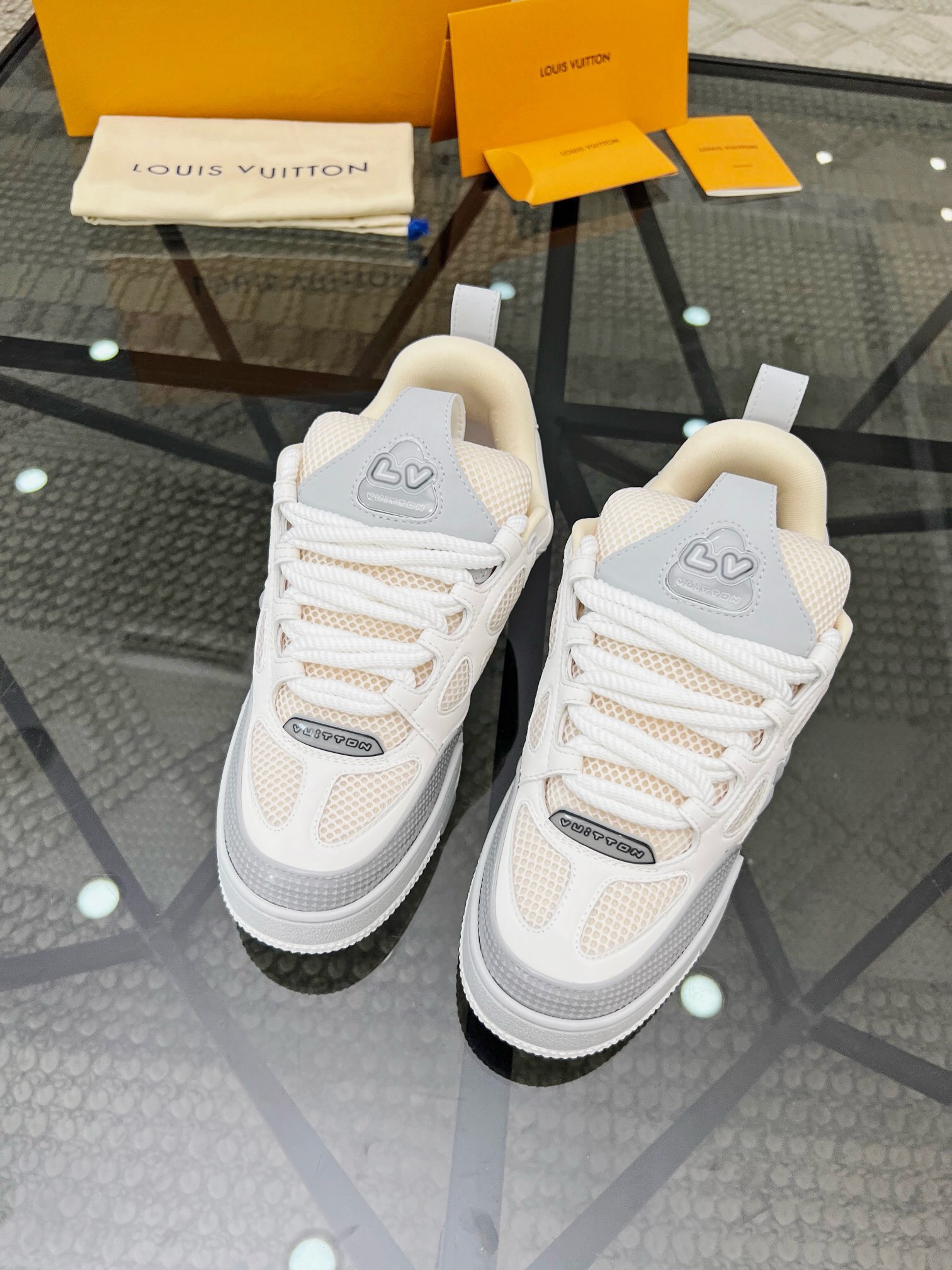 NO:217025,Brand LOUIS VUITTON original color matching code number 38-45 standard code price material Louis Vuitton new style casual shoes!  High-quality Labon craft upper adopts original cowhide washing and old craftsmanship with original material LV Comfortable breathable mesh cloth Neli mesh cloth footbed style Simple and atmospheric LV original outsole, Louis Vuitton, louis vuitton, louis vuitton, louis vuitton, louis vuitton, cowhide19860909品牌LOUIS VUITTON 颜色原版配色 码数38-45标准码 价格 材质路易威登新款 休闲鞋！高品质拉邦工艺鞋面采用原版牛皮水洗做旧工艺搭配原版材质LV 舒适透气网布内里网布垫脚版型时尚 简单大气LV原版大底,路易威登,louis vuitton,louis vuitton,louis vuitton,cowhide,Men's shoes