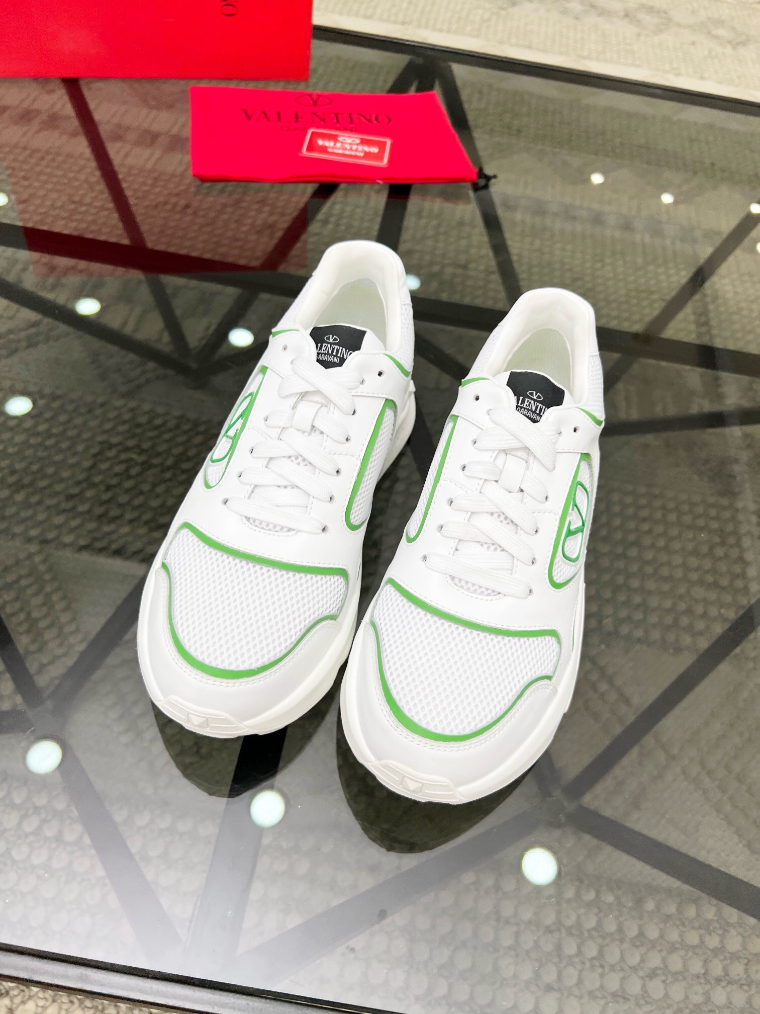 NO:218802,Brand VALENTINO Color Original Color Pair Code 39-44 Customized 38.45 Price Material Valentino New Men's Shoes 1:1 Original Replica!  Top-grade original single quality latest casual sports shoes. The upper is spliced ​​with multiple materials, breathable mesh, multi-layer combination of anti-slip sole. It is built with heavy industry. Good products pay attention to every detail. A must-have item for all seasons, unique design concepts, Valentino casual shoes, valentino, valentino, sneakers19860909品牌VALENTINO 颜色原版配色 码数39-44定做38.45 价格 材质华伦天奴新款男鞋1:1原版复刻！顶级原单品质最新休闲运动鞋 .鞋面多种材料拼接,透气网里.多层组合防滑大底.重工打造,好货注重的是每一个细节.一年四季百搭潮款必备单品,独特的设计理念,华伦天奴休闲鞋,valentino,valentino,sneakers,Men's shoes