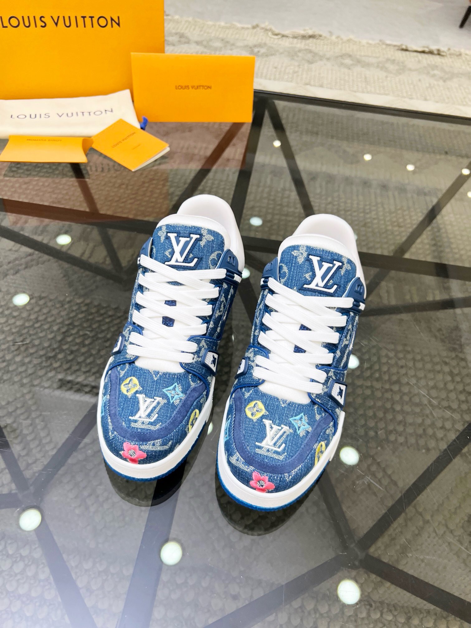 NO:218669,Brand LOUIS VUITTON original color matching code number 38-45 standard code price material new Louis Vuitton men casual shoes!  High-quality Labon craft upper is made of cowhide with original material LV Comfortable breathable mesh cloth Neli mesh cloth footbed style Simple and atmospheric LV original outsole, Louis Vuitton, louis vuitton, louis vuitton, louis vuitton, louis vuitton, cowhide19860909品牌LOUIS VUITTON 颜色原版配色 码数38-45标准码 价格 材质路易威登新款 男士 休闲鞋！高品质拉邦工艺鞋面采用牛皮搭配原版材质LV 舒适透气网布内里网布垫脚版型时尚 简单大气LV原版大底,路易威登,louis vuitton,louis vuitton,louis vuitton,cowhide,Men's shoes