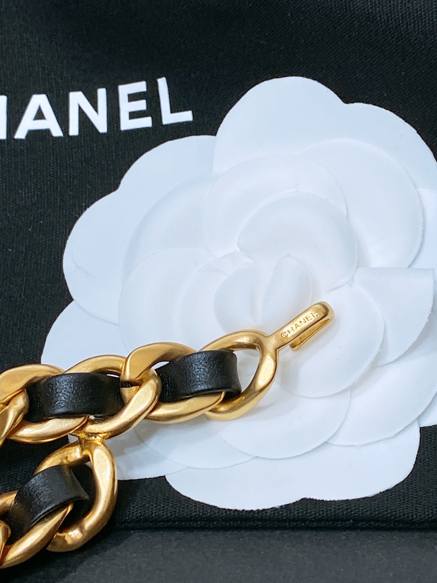 -Chanel 黄铜金属.经典链条logo腰链 精致优雅 均码 
             2层链 简单