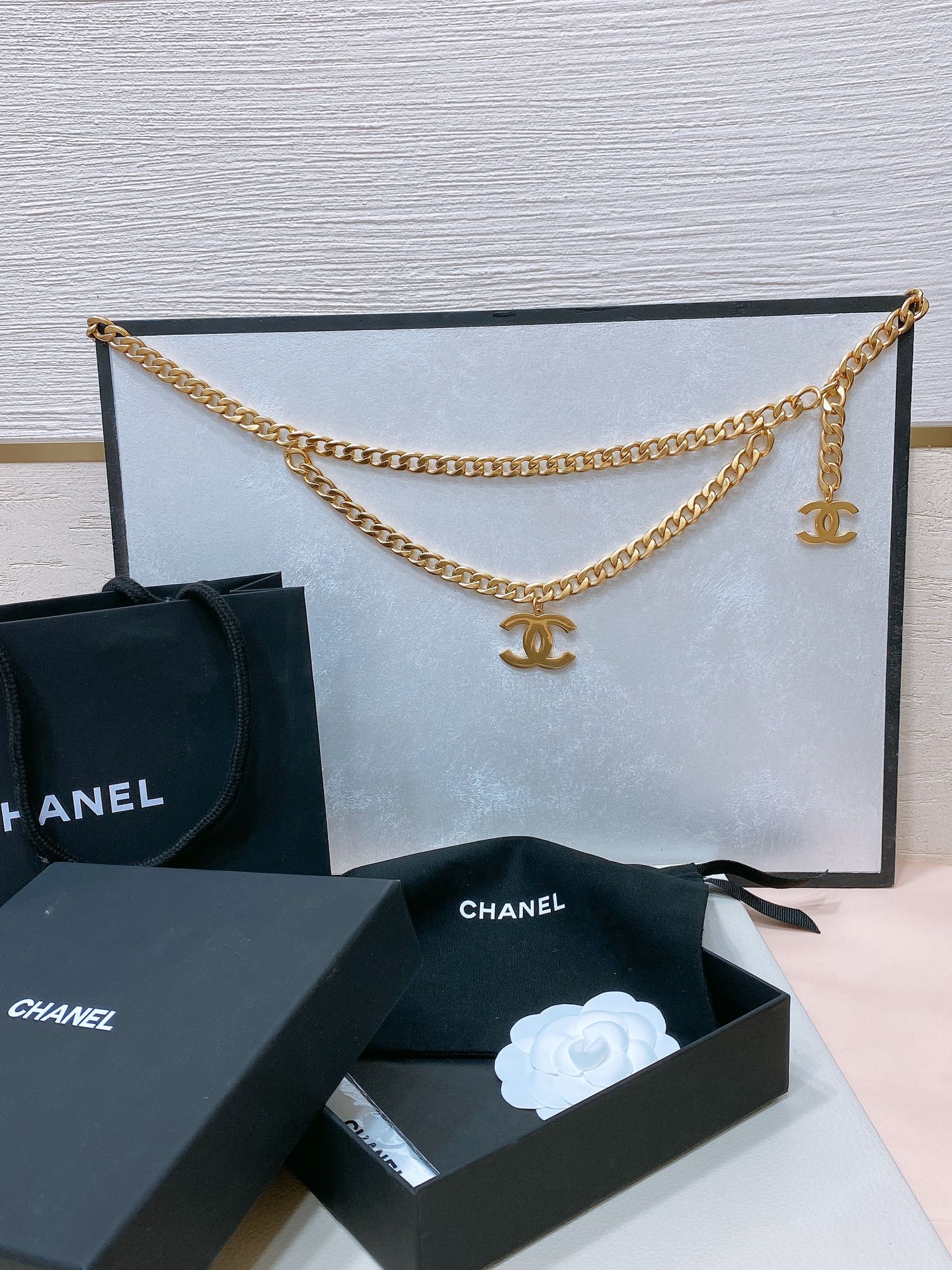 -Chanel 黄铜金属.经典链条logo腰链 精致优雅 均码 
             二层链 简单