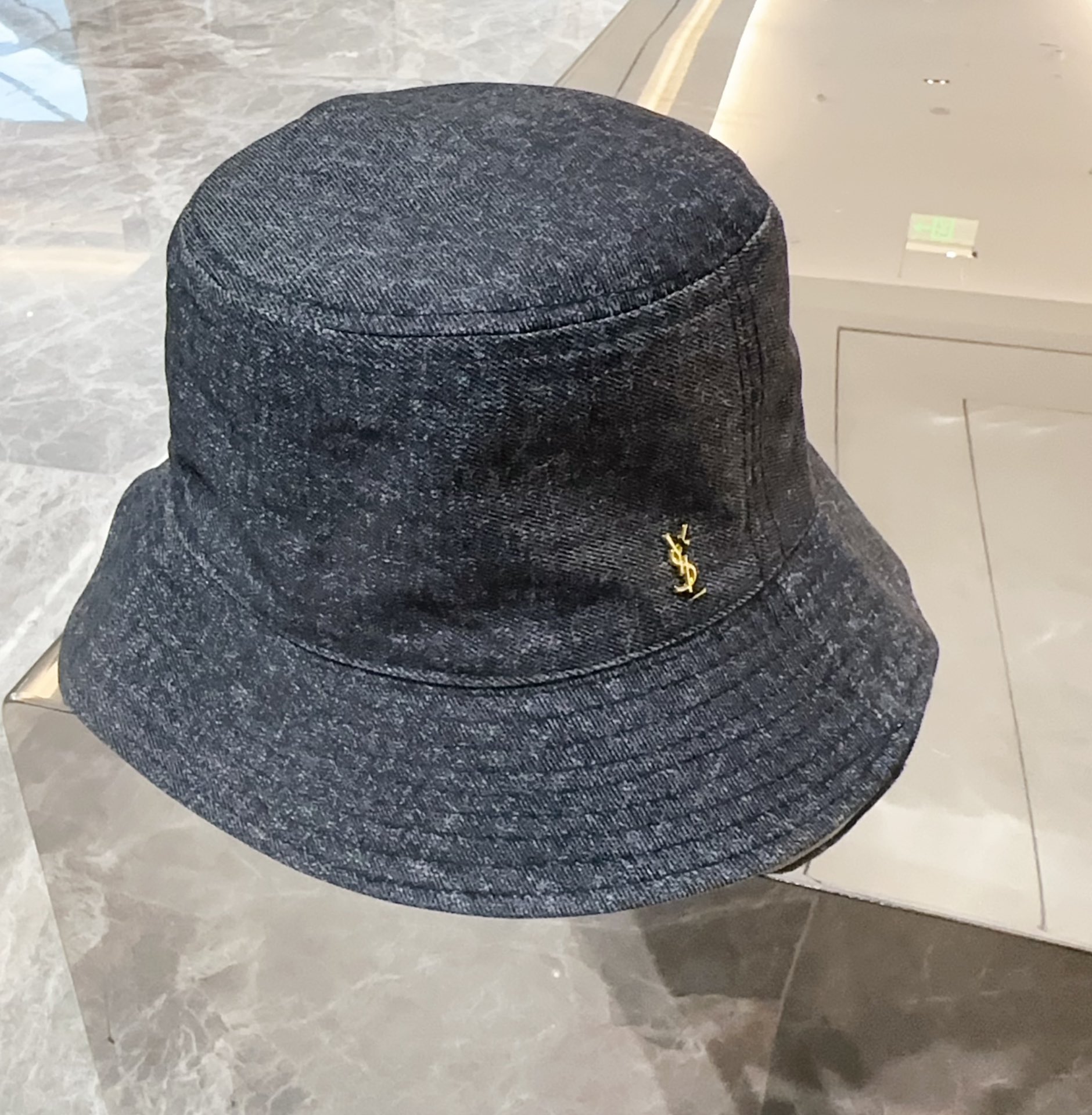 איב סן לורן כובעים כובע דלי התחבורה ניסקס