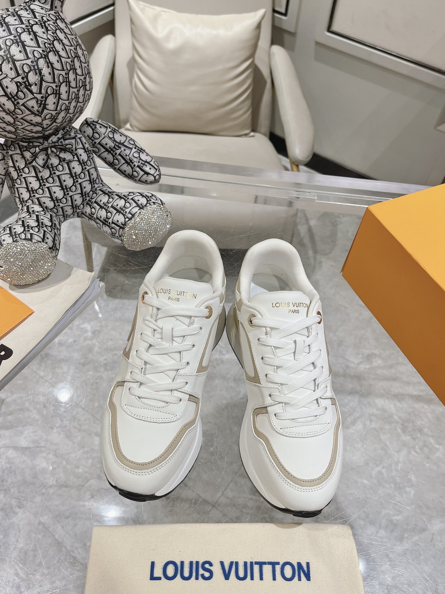 From China
 Louis Vuitton Shoes Sneakers Unisex Cowhide Rubber Spandex Summer Collection Casual