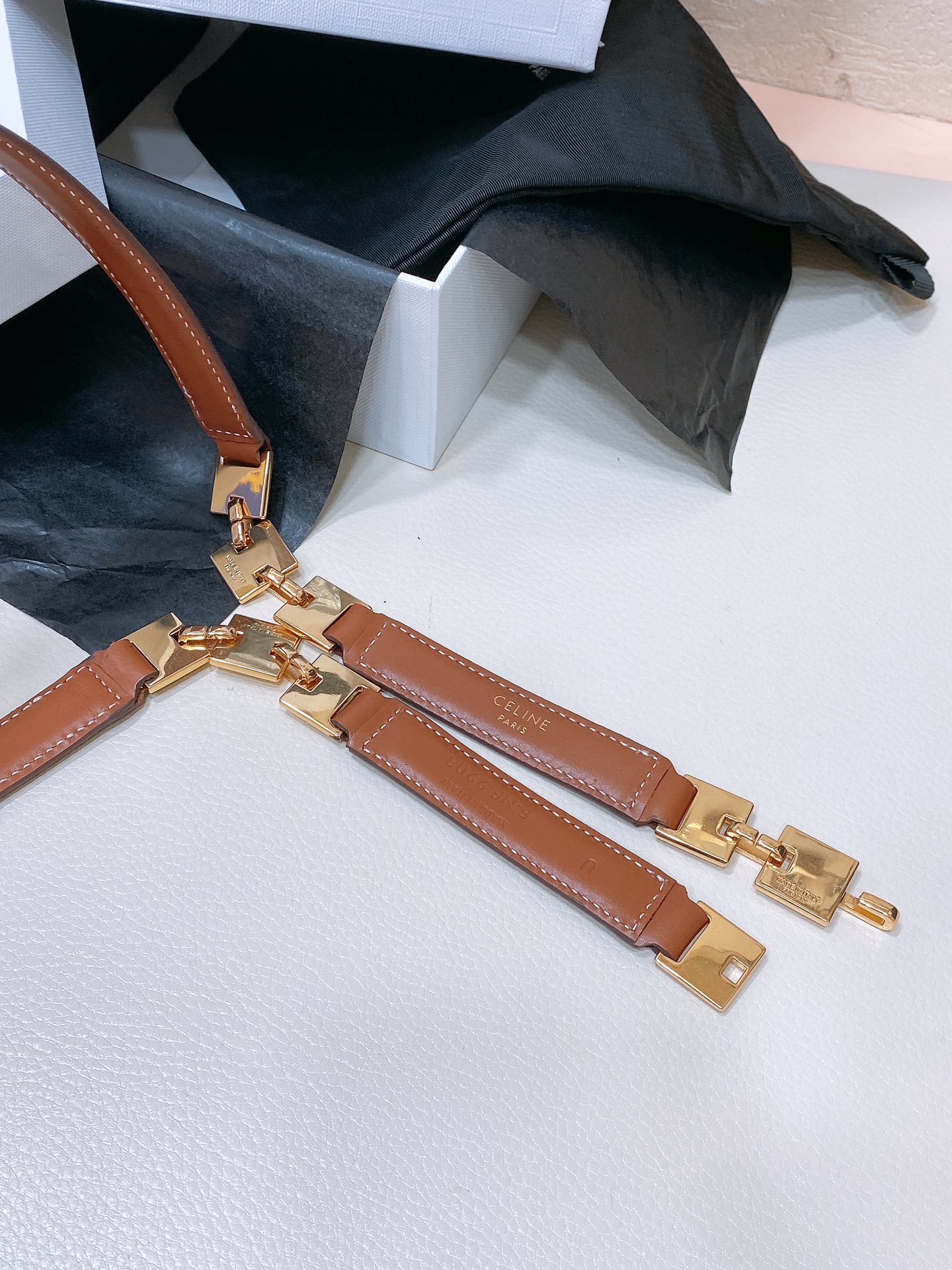 -Celine购入正品开发、独家首发TRIOMPHE GOURMETTE小号TAURILLON皮革可调节