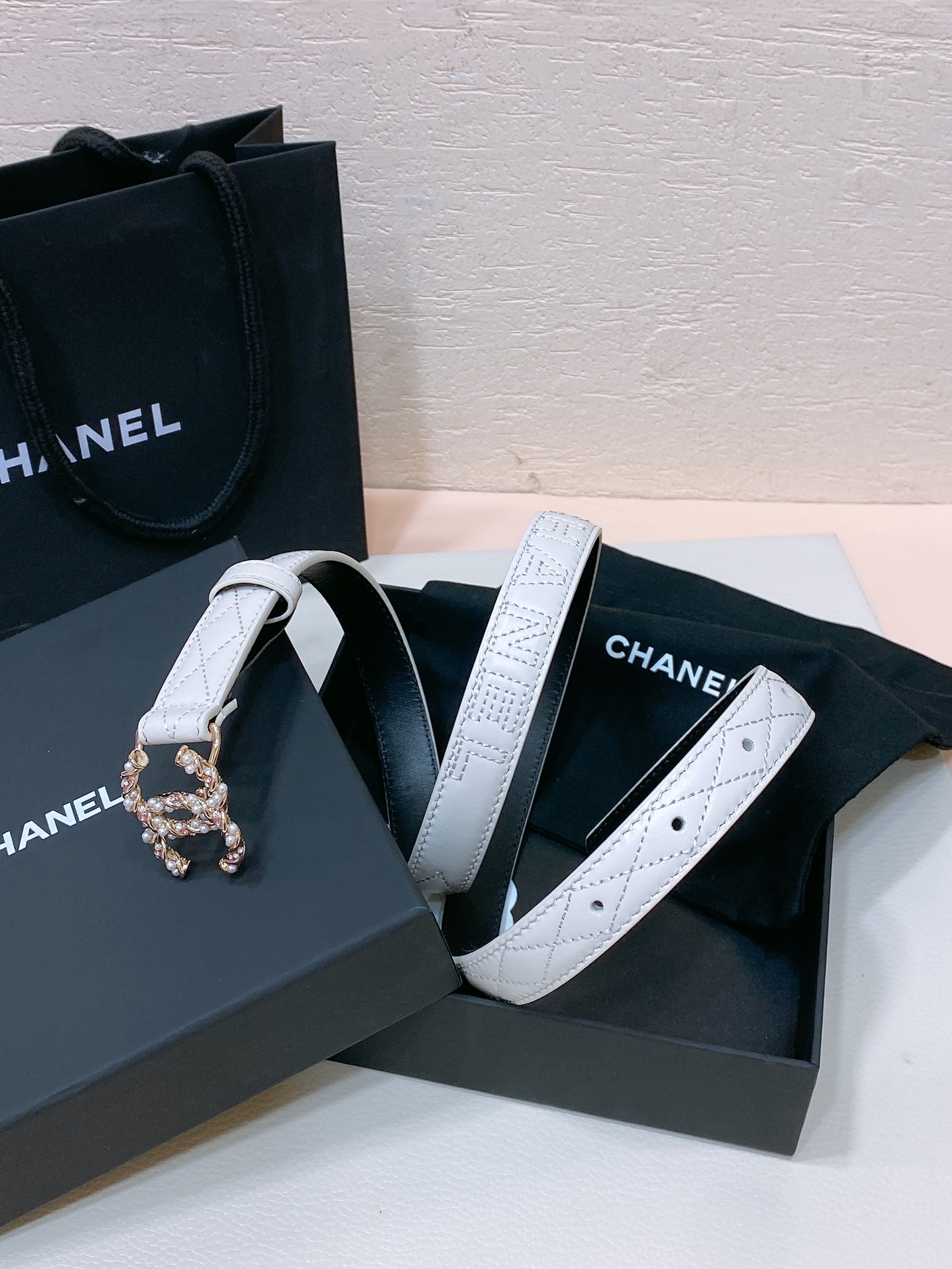 Chanel24c珍珠水钻白与水钻粉logo搭扣黄铜金属羊皮菱格带身手感柔软细腻2.0cm码数75--1