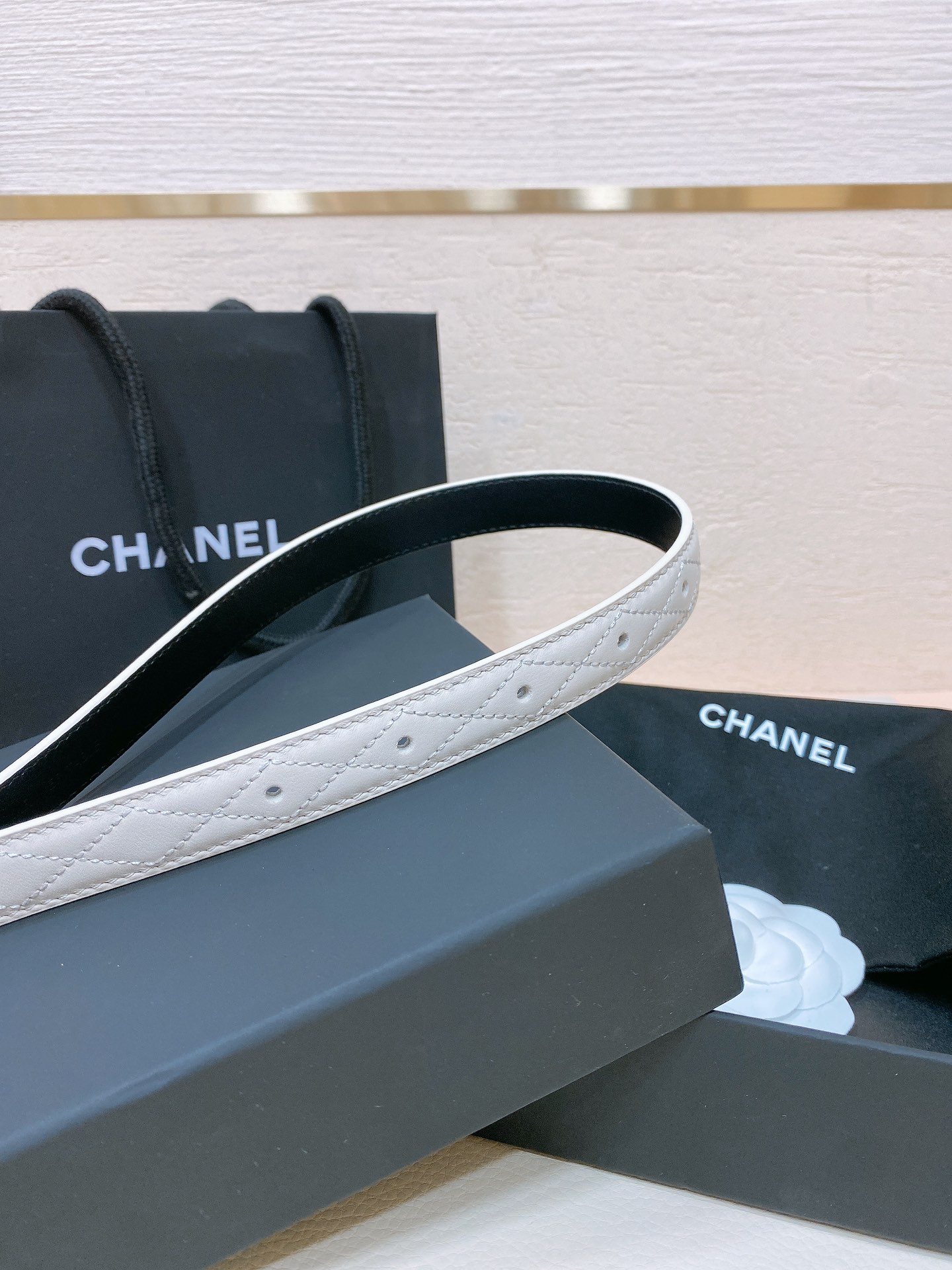 Chanel24c珍珠水钻白与水钻粉logo搭扣黄铜金属羊皮菱格带身手感柔软细腻2.0cm码数75--1