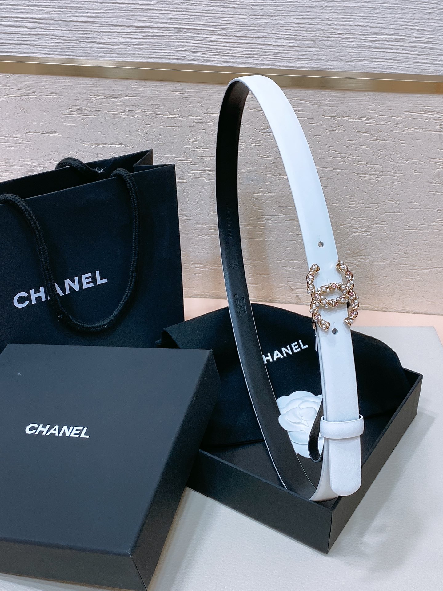 Chanel24c珍珠水钻白与水钻粉logo搭扣黄铜金属羊皮菱格带身手感柔软细腻2.0cm码数75--1