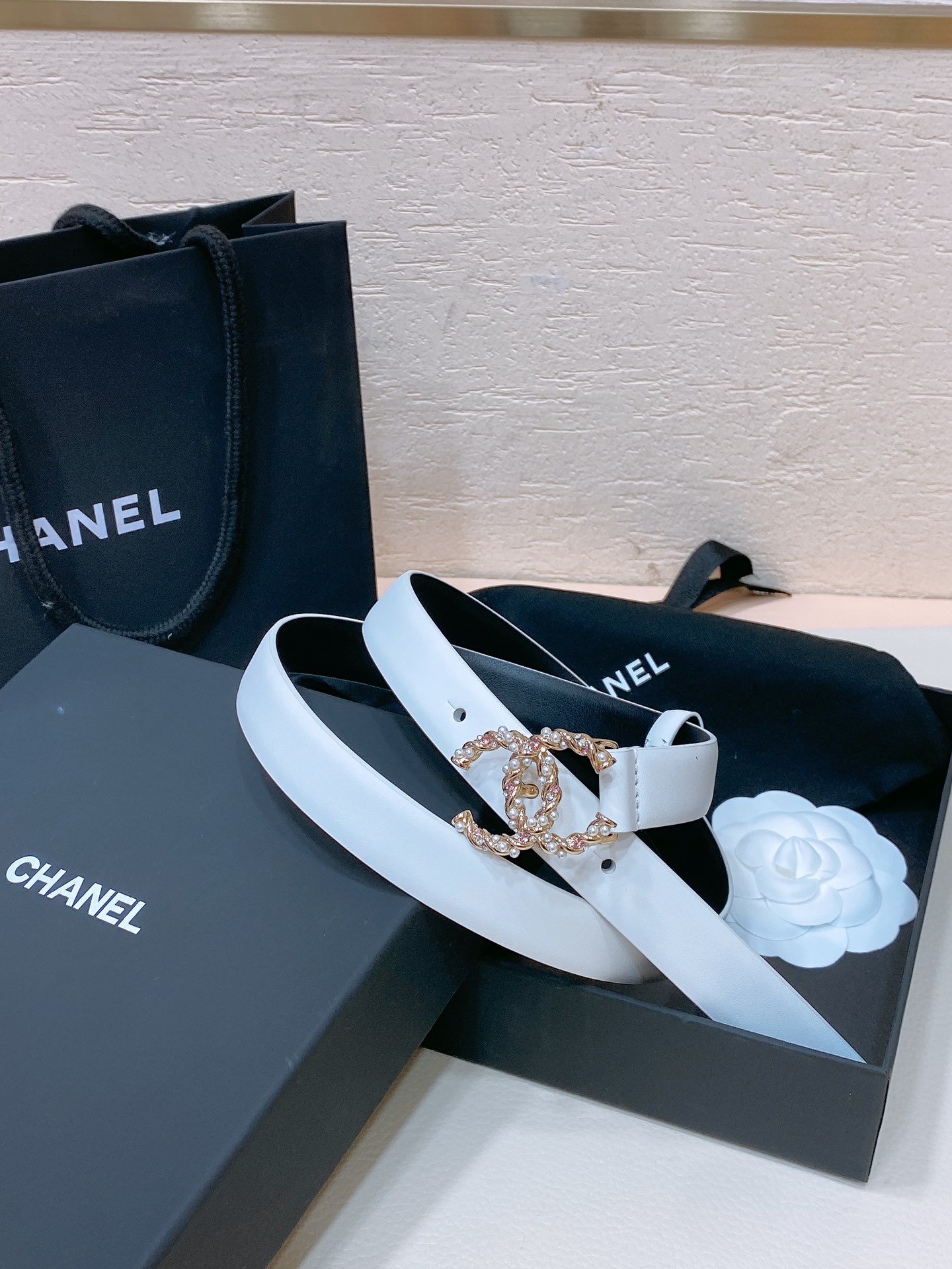 Chanel24c珍珠水钻白与水钻粉logo搭扣黄铜金属羊皮菱格带身手感柔软细腻2.0cm码数75--1