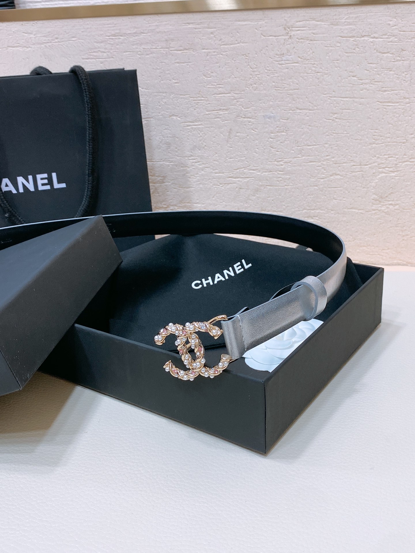 Chanel24c珍珠水钻白与水钻粉logo搭扣黄铜金属羊皮菱格带身手感柔软细腻2.0cm码数75--1