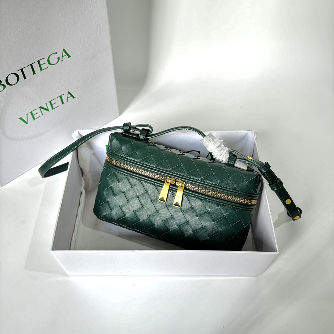 Bottega Veneta BV Intrecciato Handbags Cosmetic Bags Weave Vanity Mini