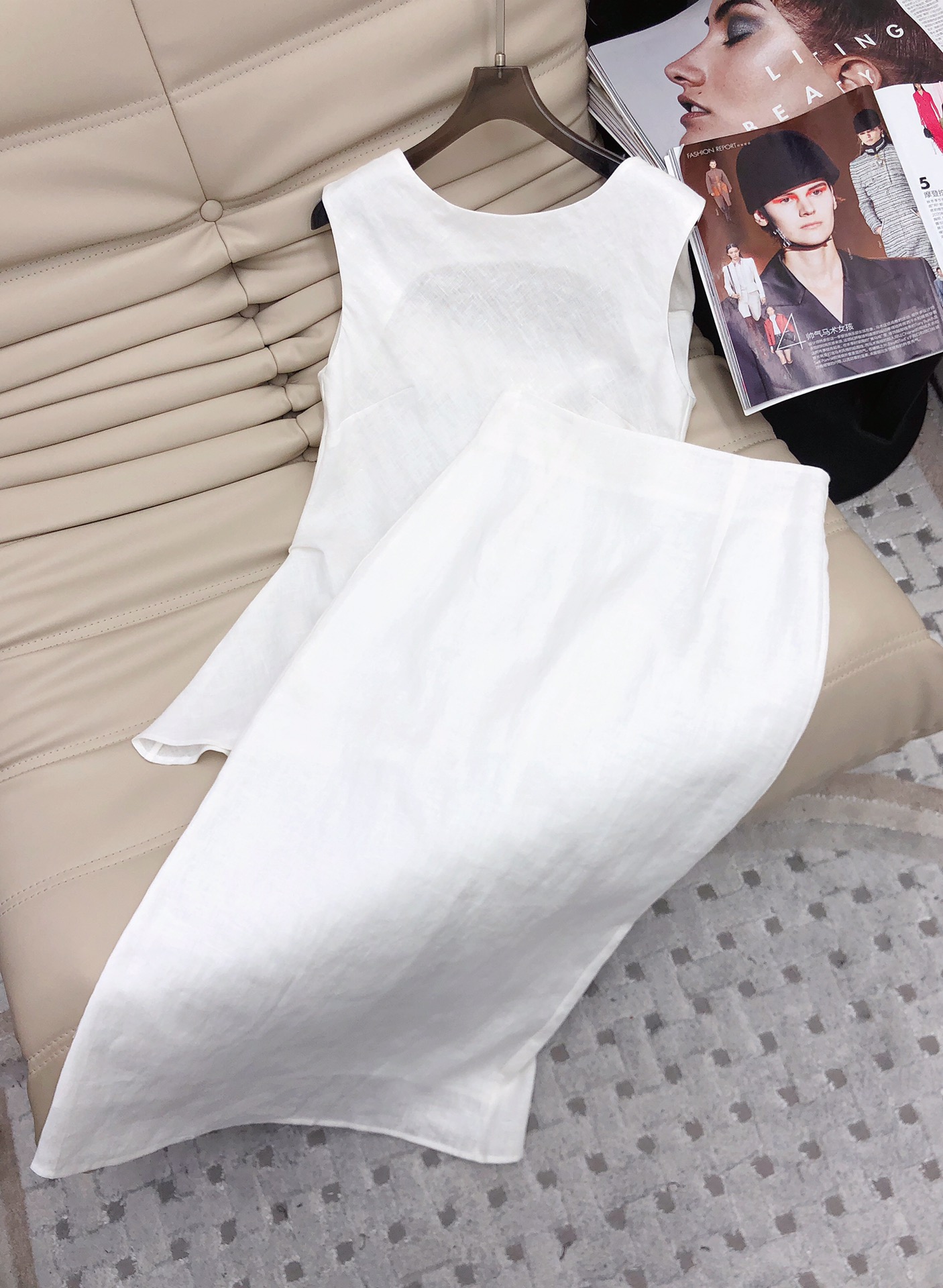 NO:322277,The latest summer fashion new linen suit on the top. It uses natural linen fabric. Two-sided outfit to create different styles, super positive solid colors, giving people a different visual impact. 3-color SM, skirts, alexander wang19860909上.半裙最新夏季时尚新款亚麻套装.采用天然亚麻面料 .两面穿搭 打造不同风格,超正的纯色系,给人不一样的视觉冲击.3色SM,,skirts,alexander wang,Women's clothing