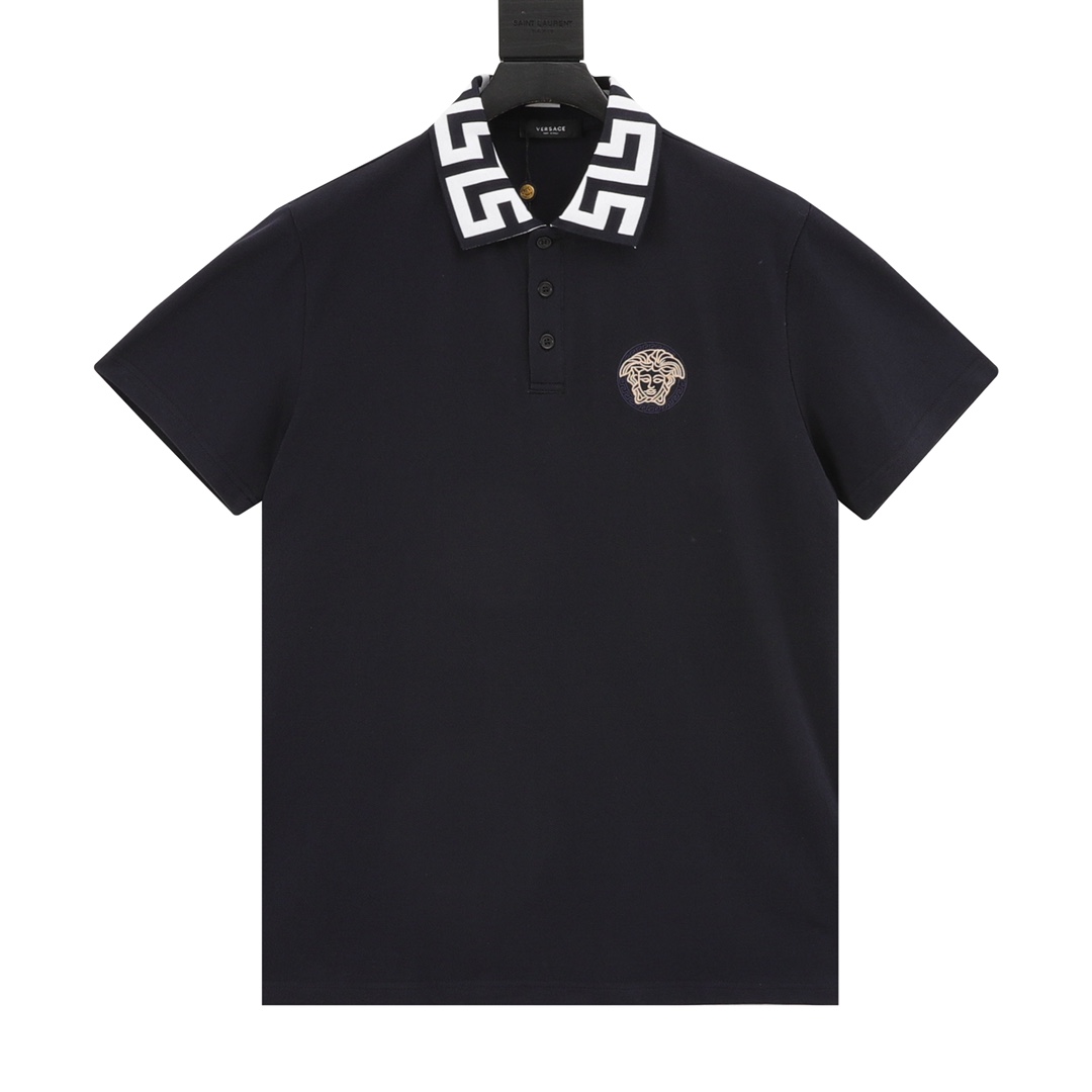 Versace/范思哲 Polo de manga corta con bordado de retrato en el pecho. Confeccionado en tejido de piqué de algodón, materi…