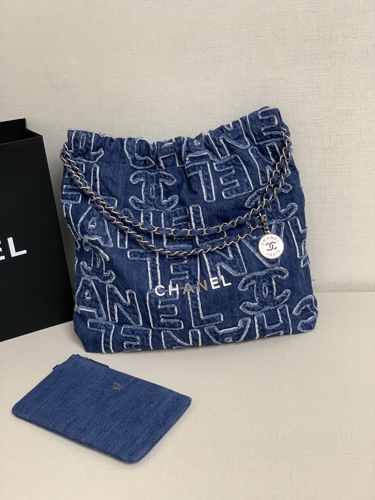 En stock 24a Denim vaquero, nuevo estilo de primavera/verano, talla mediana. El denim es conocido por su estilo casual …