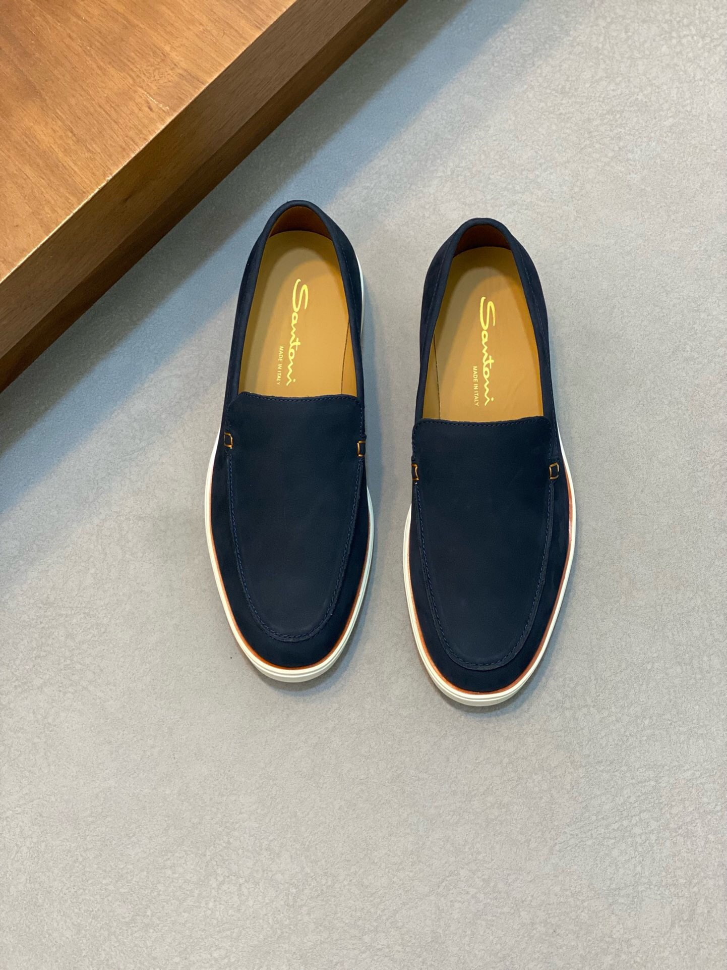 NO:217456,Brand Santoni original color matching Size 39-44 Custom made 38.45. Price Material Santoni Italian men's handmade loafers Each pair of shoes is simple and classic design, using 