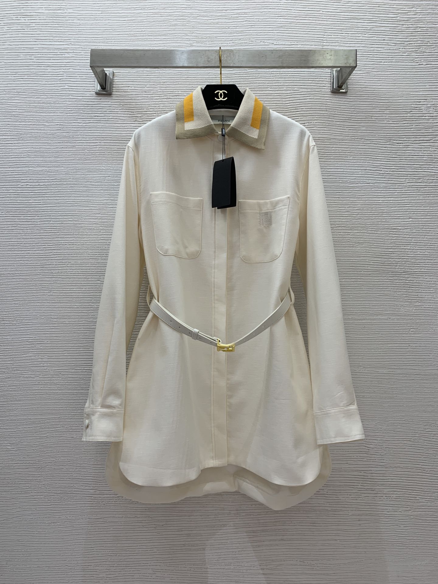 NO:623826,Style number D62148 Fend* new model is available on the official website simultaneously!  Contrast color lapel pocket double FF letter jacquard loose version belt waist slimming long sleeve coat skirt dress!  Apricot color, (M size shoulder width 45, bust 108, sleeve length 62, dress length 82/88 short in front and long in back) hair, fendi, skirts, jackets & coats, alexander wang19860909款号D62148 Fend*新款官网同步上新！撞色翻领口袋双FF字母提花宽松版腰带束腰显瘦长袖外套裙连衣裙！杏色,（M码肩宽45,胸围108,袖长62,衣长82/88前短后长）发,,fendi,skirts,jackets & coats,alexander wang,Women's clothing