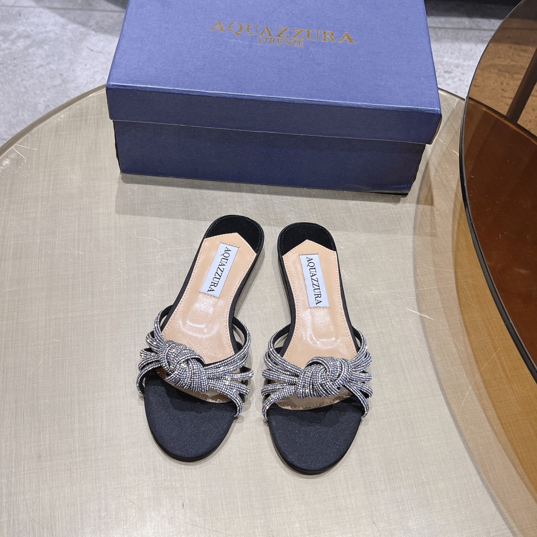 NO:229610,AQUAZZURA pineapple early spring counter new fairy fashion shoes series, a large number of new products are available for customization on the official website, the entire series of the Dragon Year is a hot topic, and major internet celebrities on the entire network are showing off, with a beautiful dressing series!  Upper Cowhide sheepskin diamonds Inner Original custom soft sheepskin Italian leather outsole Heel height 1.5/10.5cm Size 35-39 (34 40 41 42 Customized non-return and exchange), slippers, slippers, cowhide, sheepskin, Leather soles19860909AQUAZZURA菠萝早春专柜新品仙女时装鞋系列,大量上新同步官网全系列均可定制龙年主打一个火爆,全网各大网红纷纷开秀,绝美的穿搭系列！ 鞋面 牛皮羊皮烫钻 内里 原版定制柔软羊皮 意大利真皮大底 跟高 1.5/10.5cm 码数 35-39（34 40 41 42 定制不退换）,拖鞋,slippers,cowhide,sheepskin,Leather soles,Women's Shoes