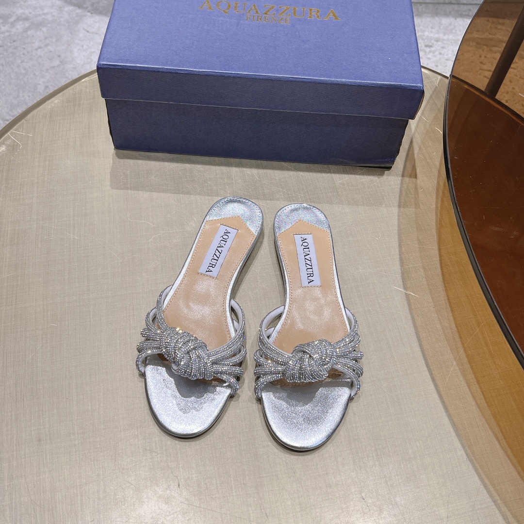 NO:229615,AQUAZZURA pineapple early spring counter new fairy fashion shoes series, a large number of new products are available for customization on the official website, the entire series of the Dragon Year is a hot topic, and major internet celebrities on the entire network are showing off, with a beautiful dressing series!  Upper Cowhide sheepskin diamonds Inner Original custom soft sheepskin Italian leather outsole Heel height 1.5/10.5cm Size 35-39 (34 40 41 42 Customized non-return and exchange), slippers, slippers, cowhide, sheepskin, Leather soles19860909AQUAZZURA菠萝早春专柜新品仙女时装鞋系列,大量上新同步官网全系列均可定制龙年主打一个火爆,全网各大网红纷纷开秀,绝美的穿搭系列！ 鞋面 牛皮羊皮烫钻 内里 原版定制柔软羊皮 意大利真皮大底 跟高 1.5/10.5cm 码数 35-39（34 40 41 42 定制不退换）,拖鞋,slippers,cowhide,sheepskin,Leather soles,Women's Shoes